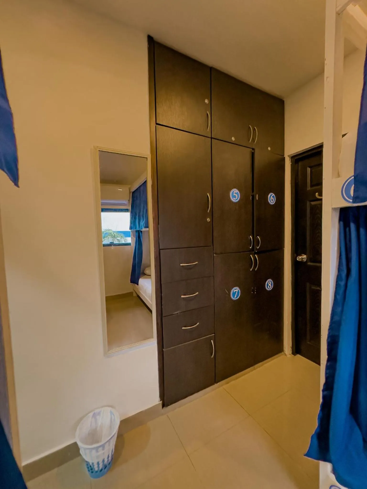 Casa del Puerto Hostel & Suites