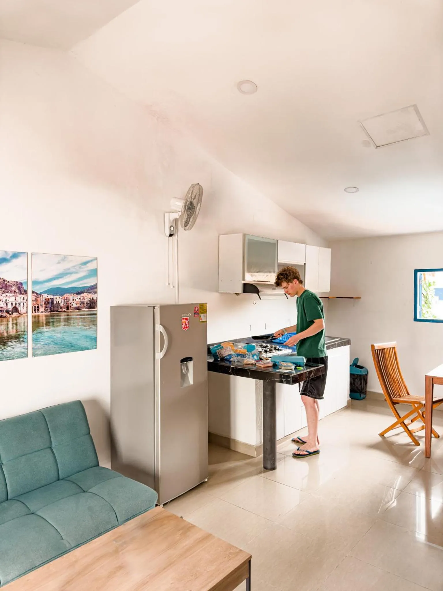 Kitchen or kitchenette in Casa del Puerto Hostel & Suites