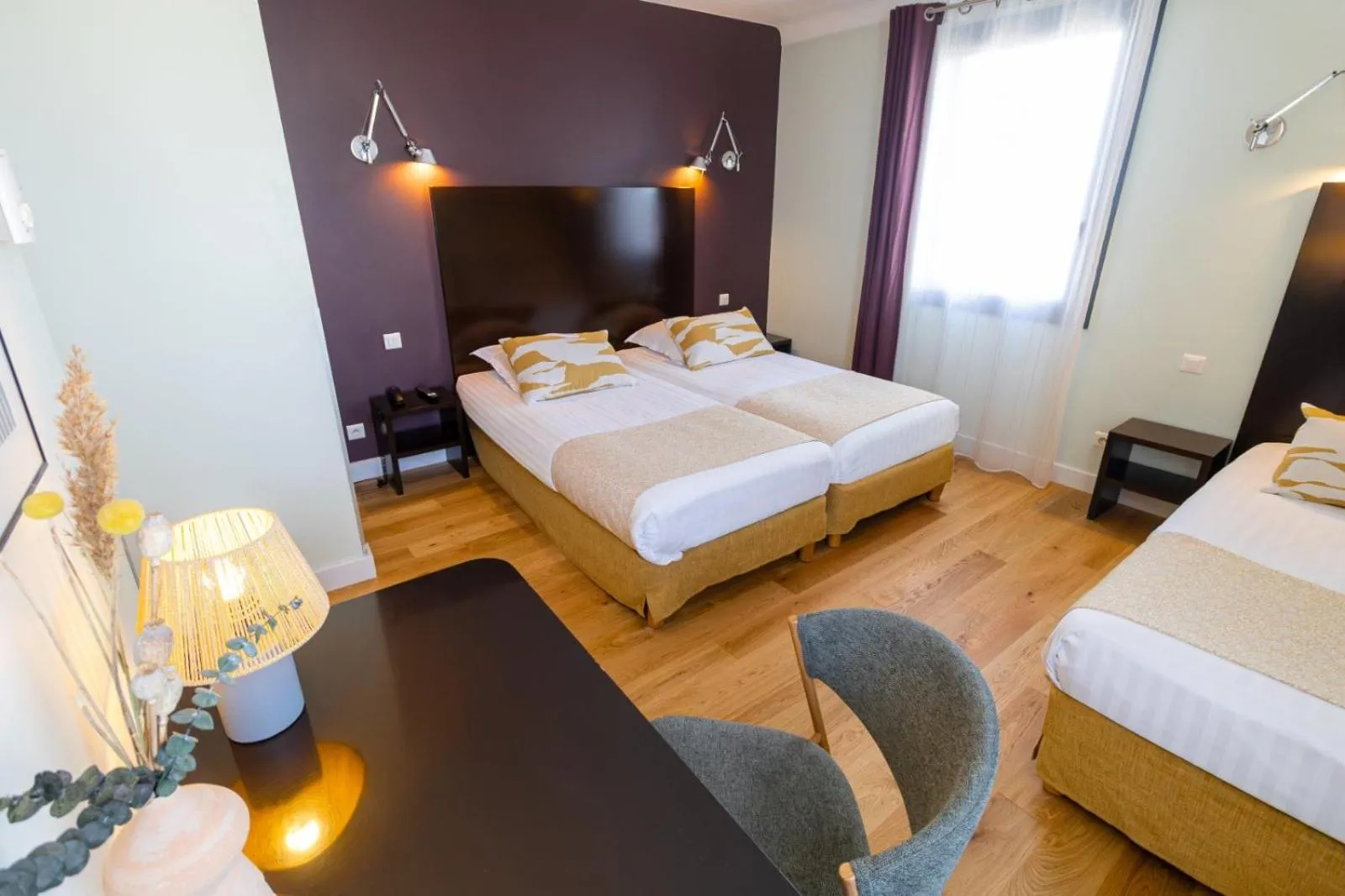 Bedroom, Bed in Hôtel les jardins du canal - piscine chauffée - solaire eco responsable - parking - garage - bornes électriques - accueil vélos - kids friendly