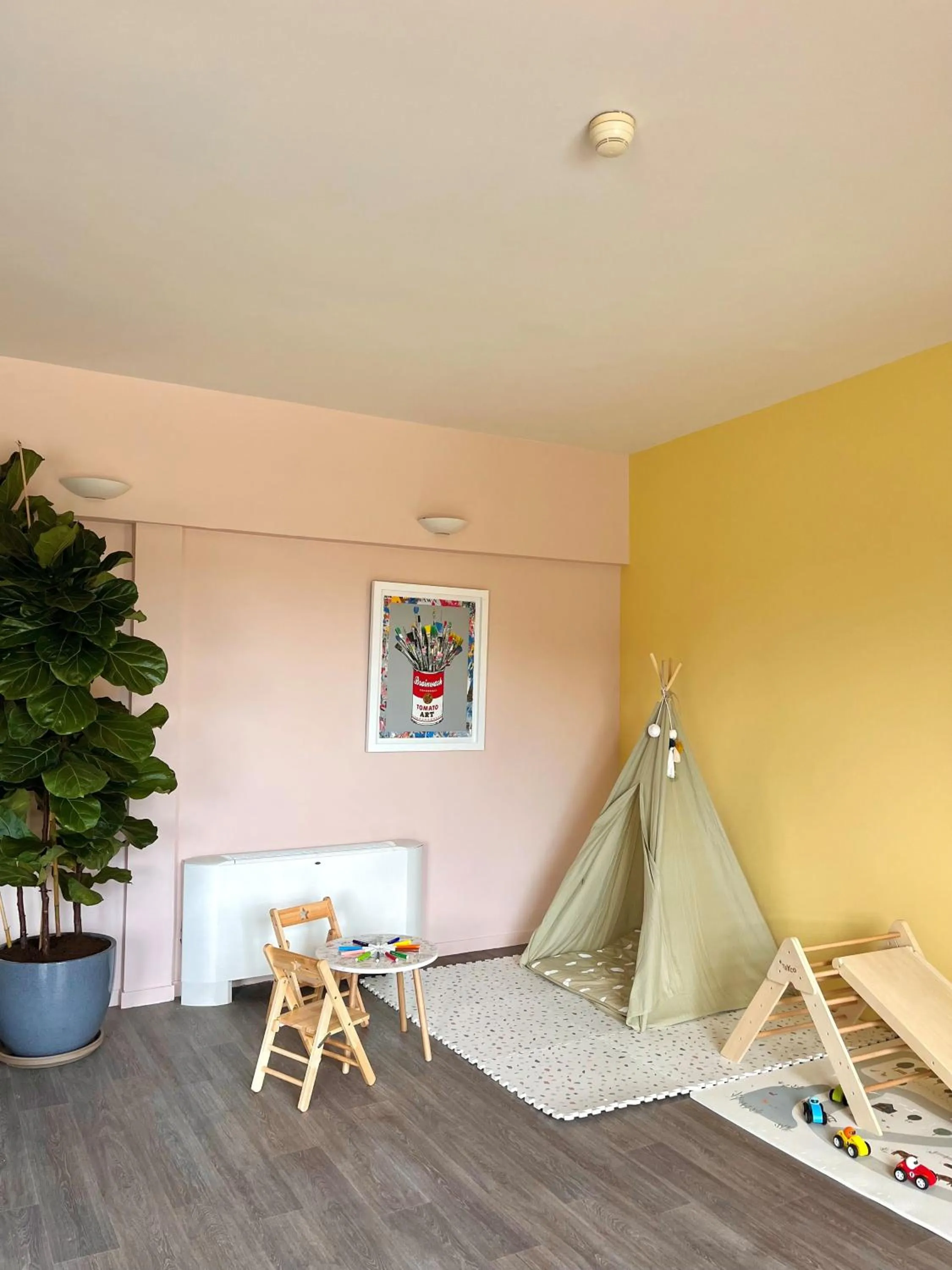 Game Room in Hôtel les jardins du canal - solaire eco reponsable - piscine - parking - garage - bornes électriques - accueil vélos - kids friendly