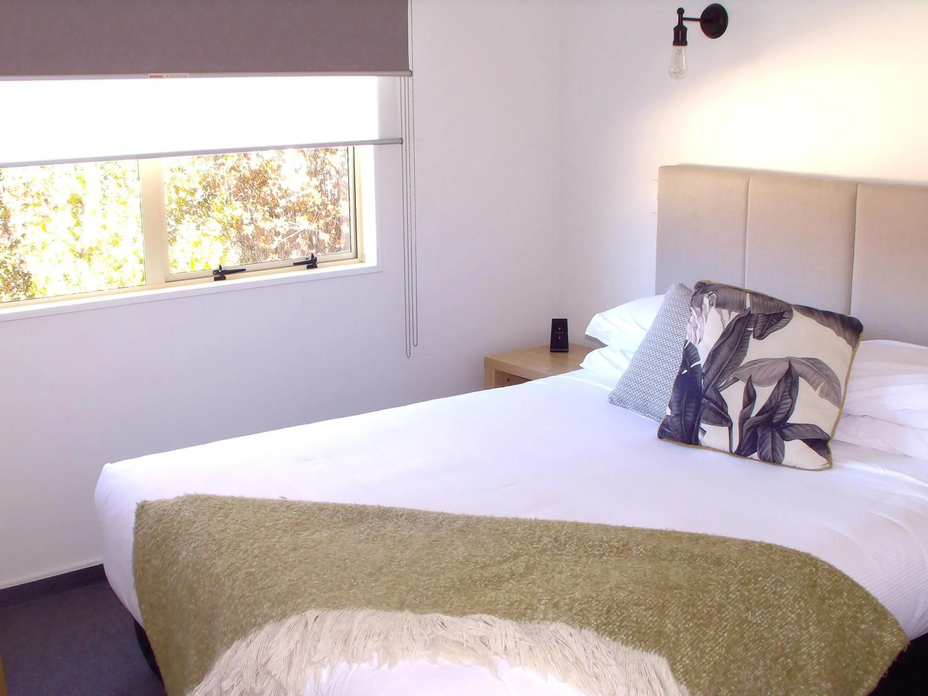 Bedroom, Bed in Apex Motorlodge