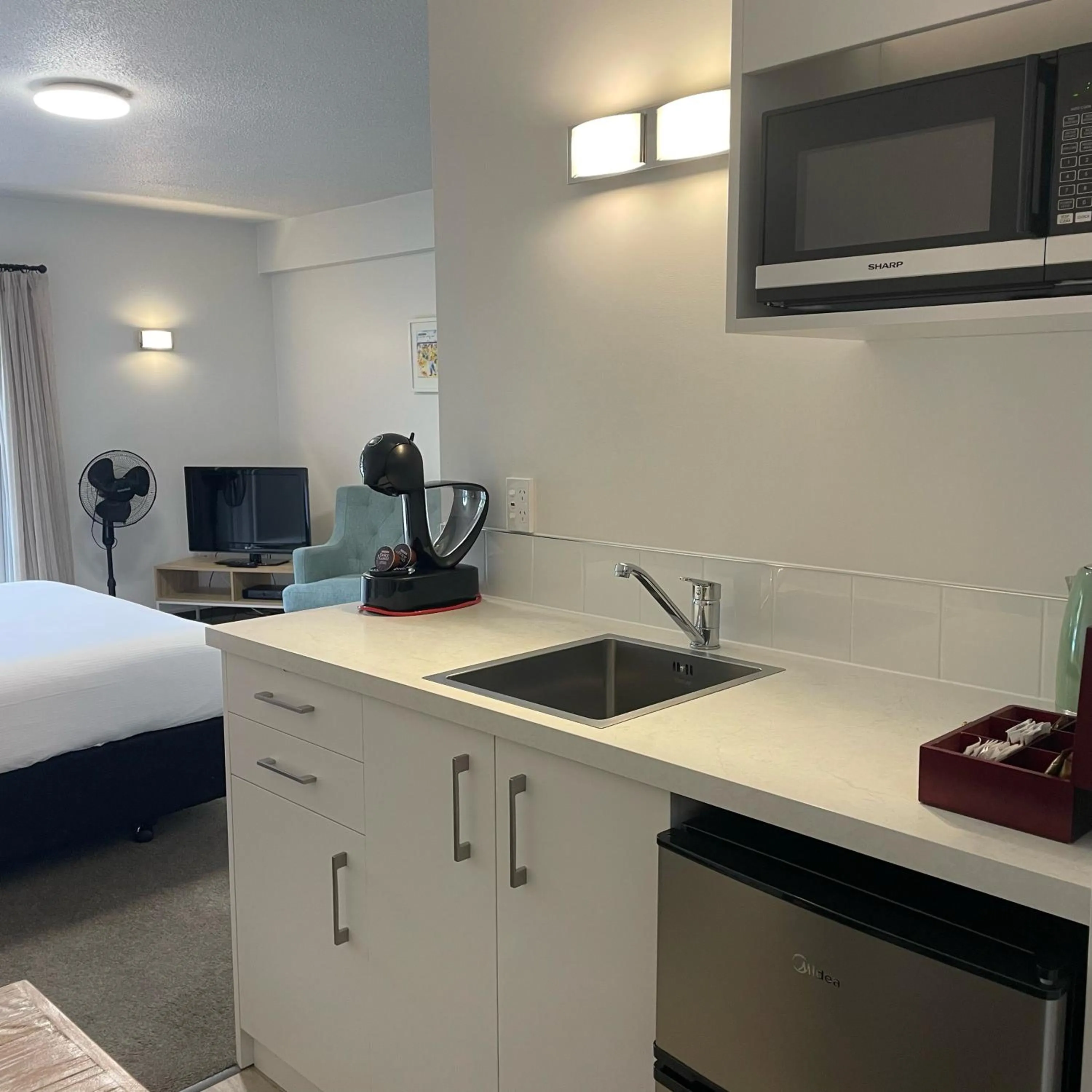 kitchen, Bed in Apex Motorlodge