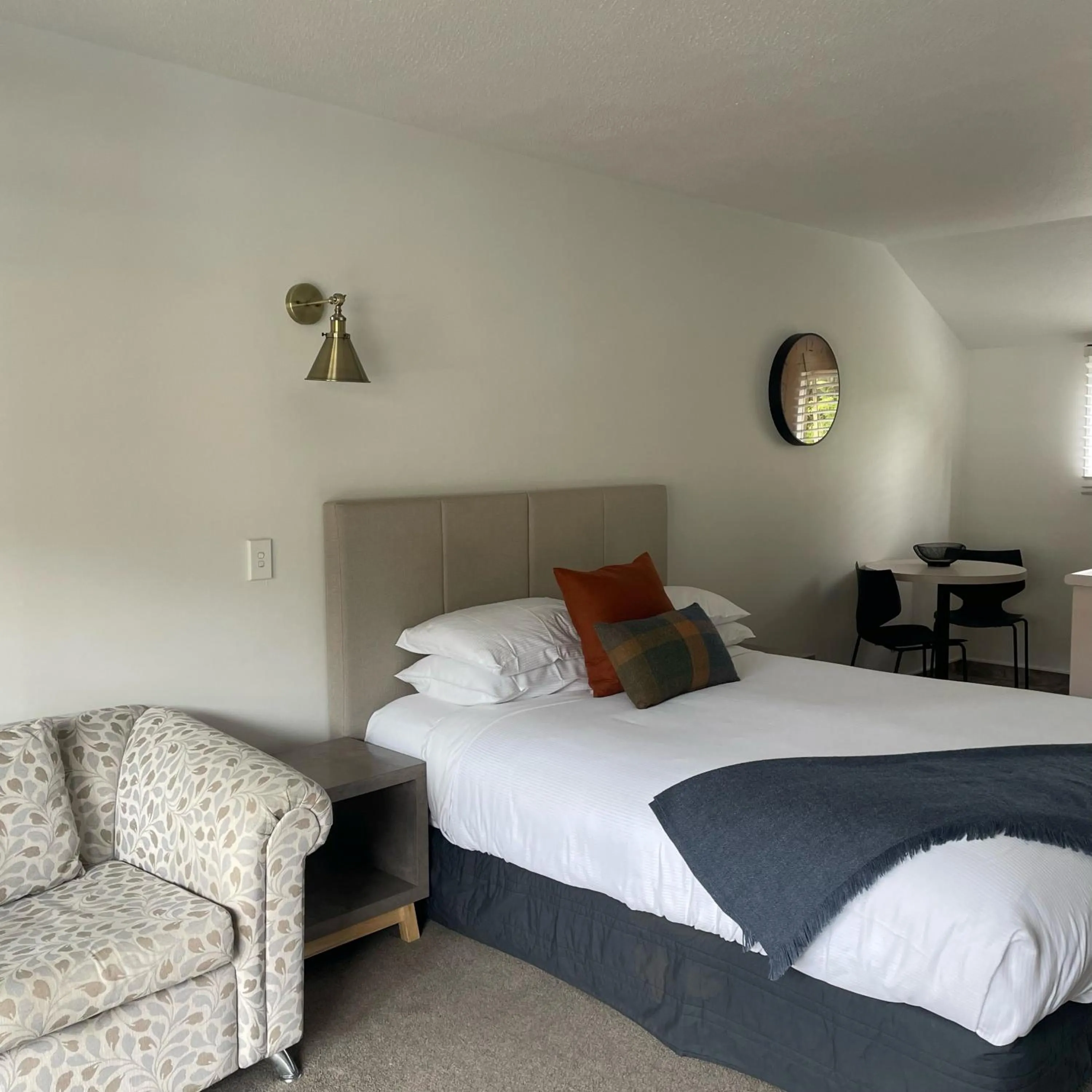 Bedroom, Bed in Apex Motorlodge