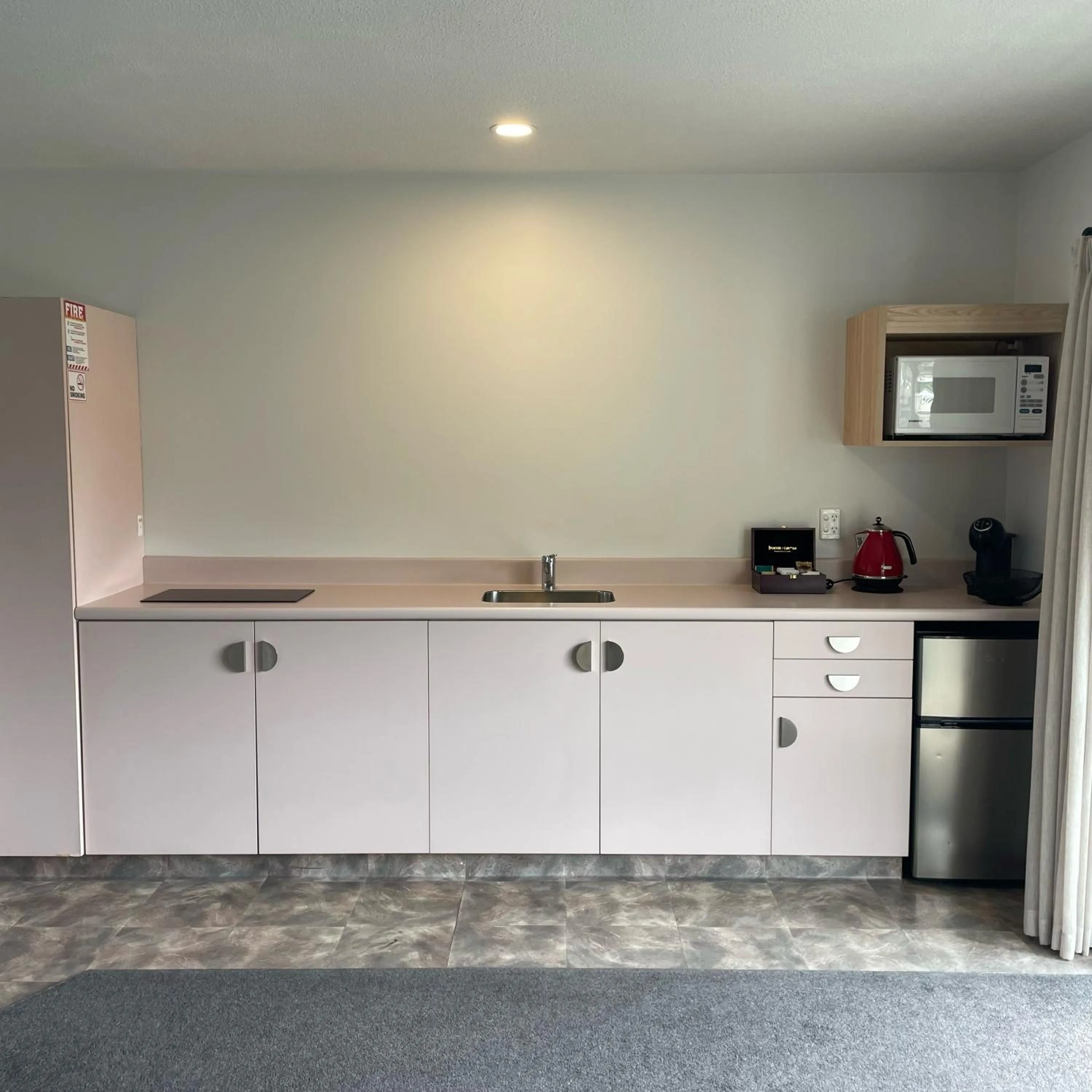 kitchen in Apex Motorlodge