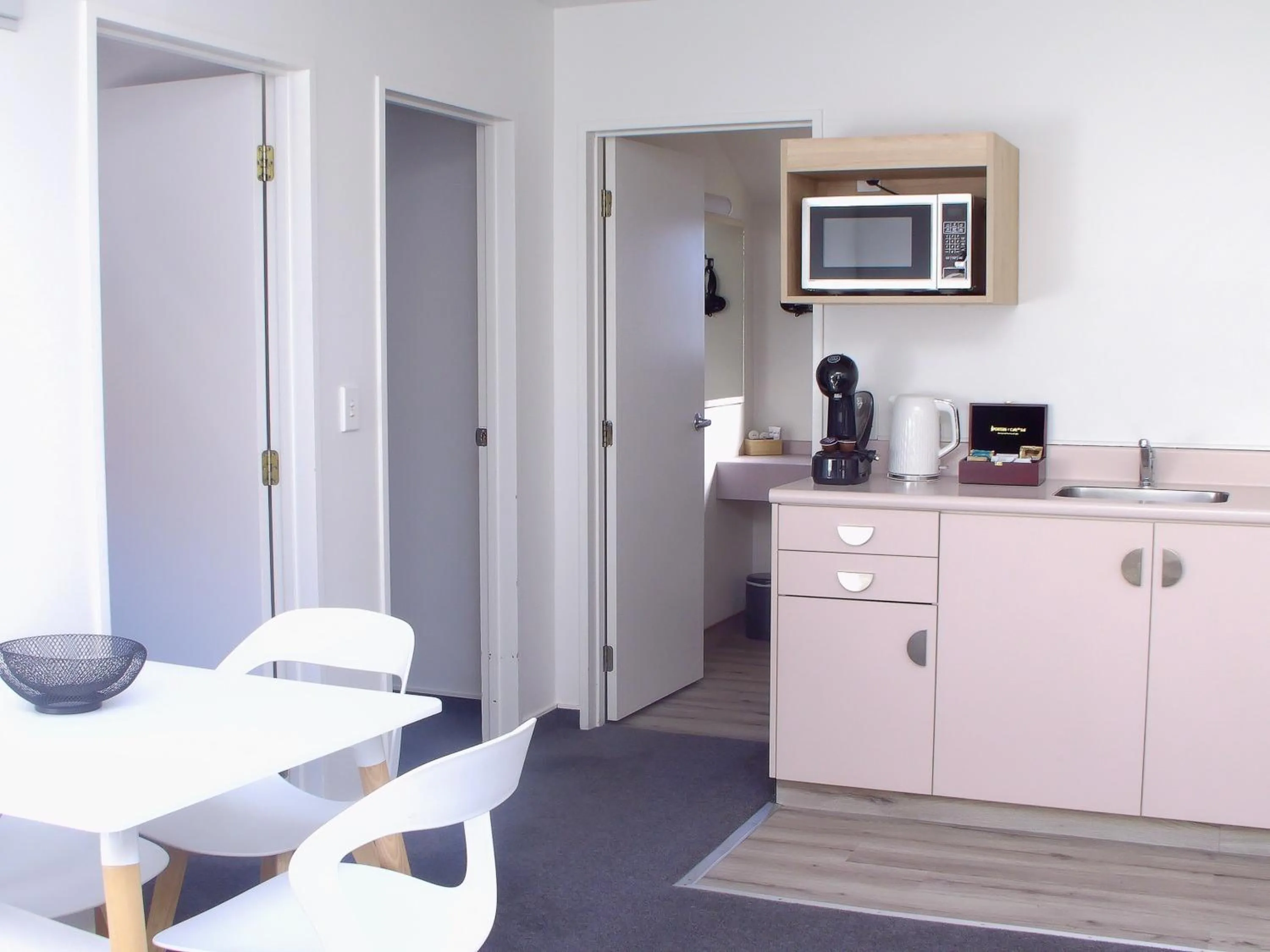 Dining area in Apex Motorlodge