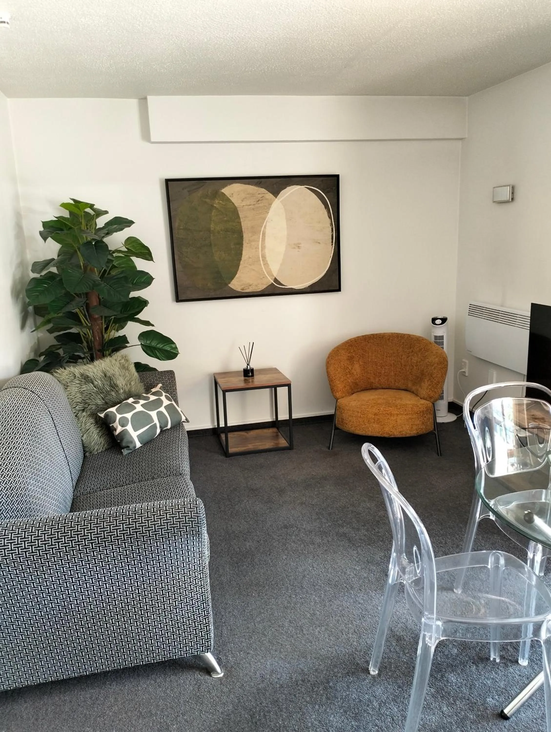 Living room in Apex Motorlodge