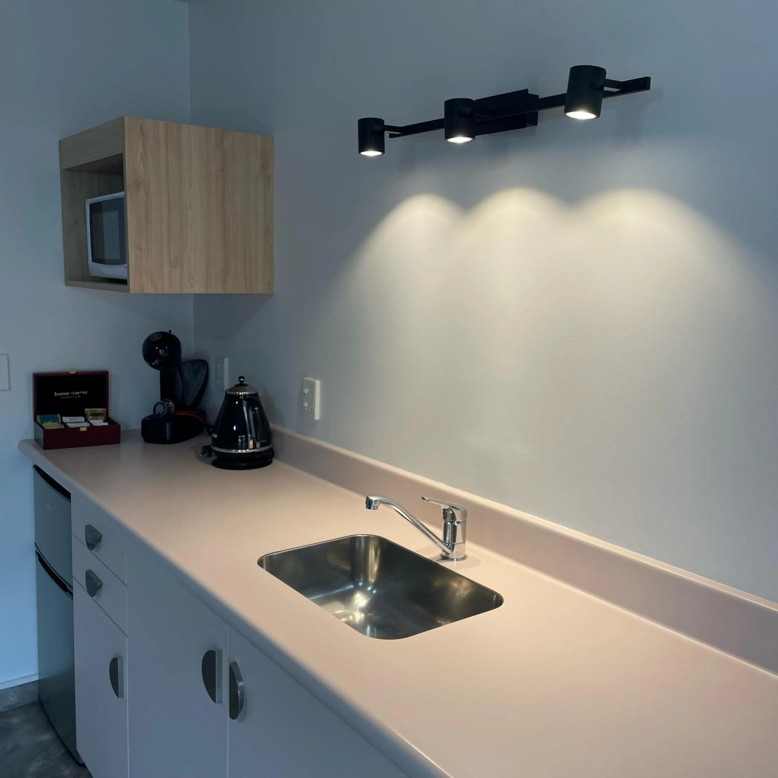 kitchen in Apex Motorlodge