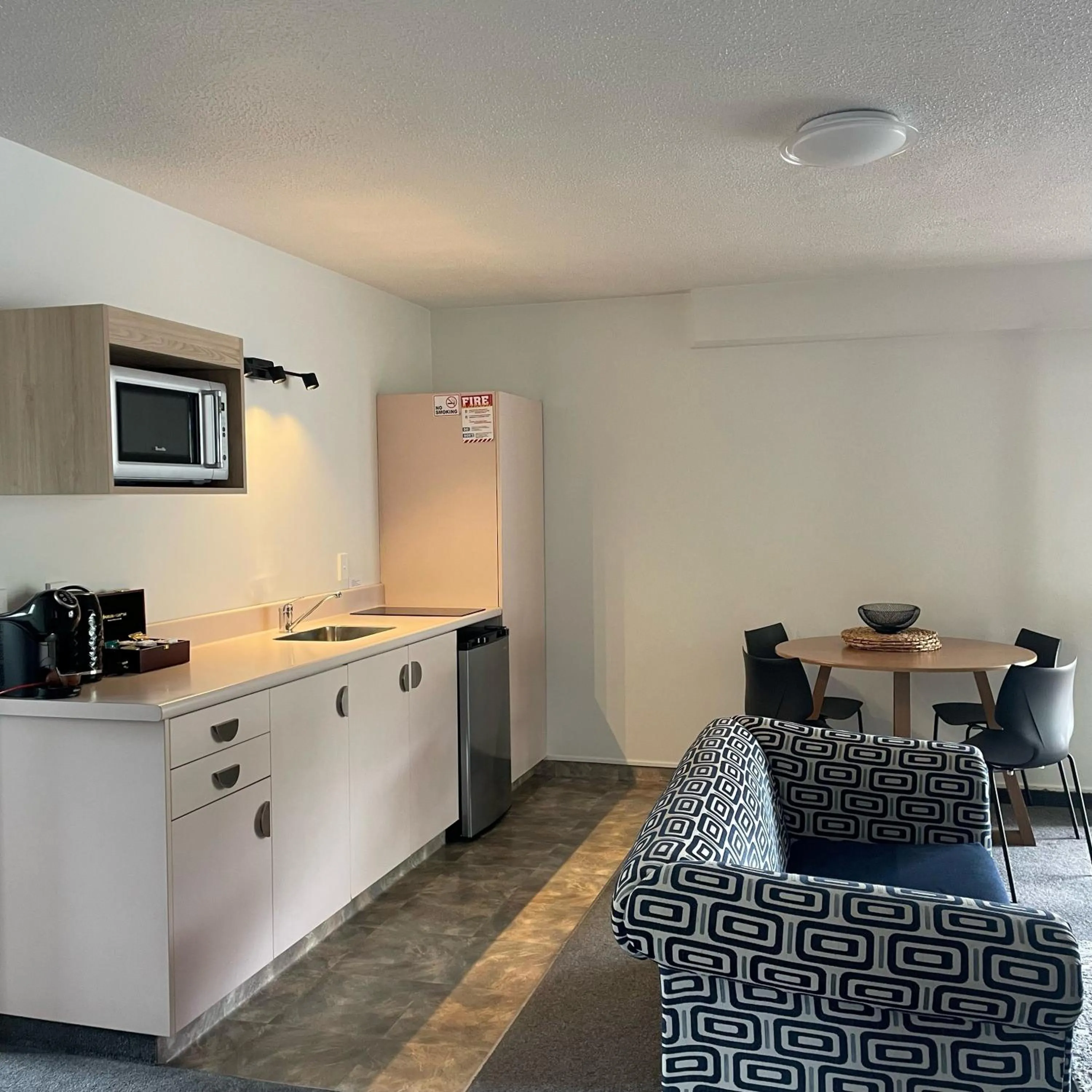 kitchen in Apex Motorlodge