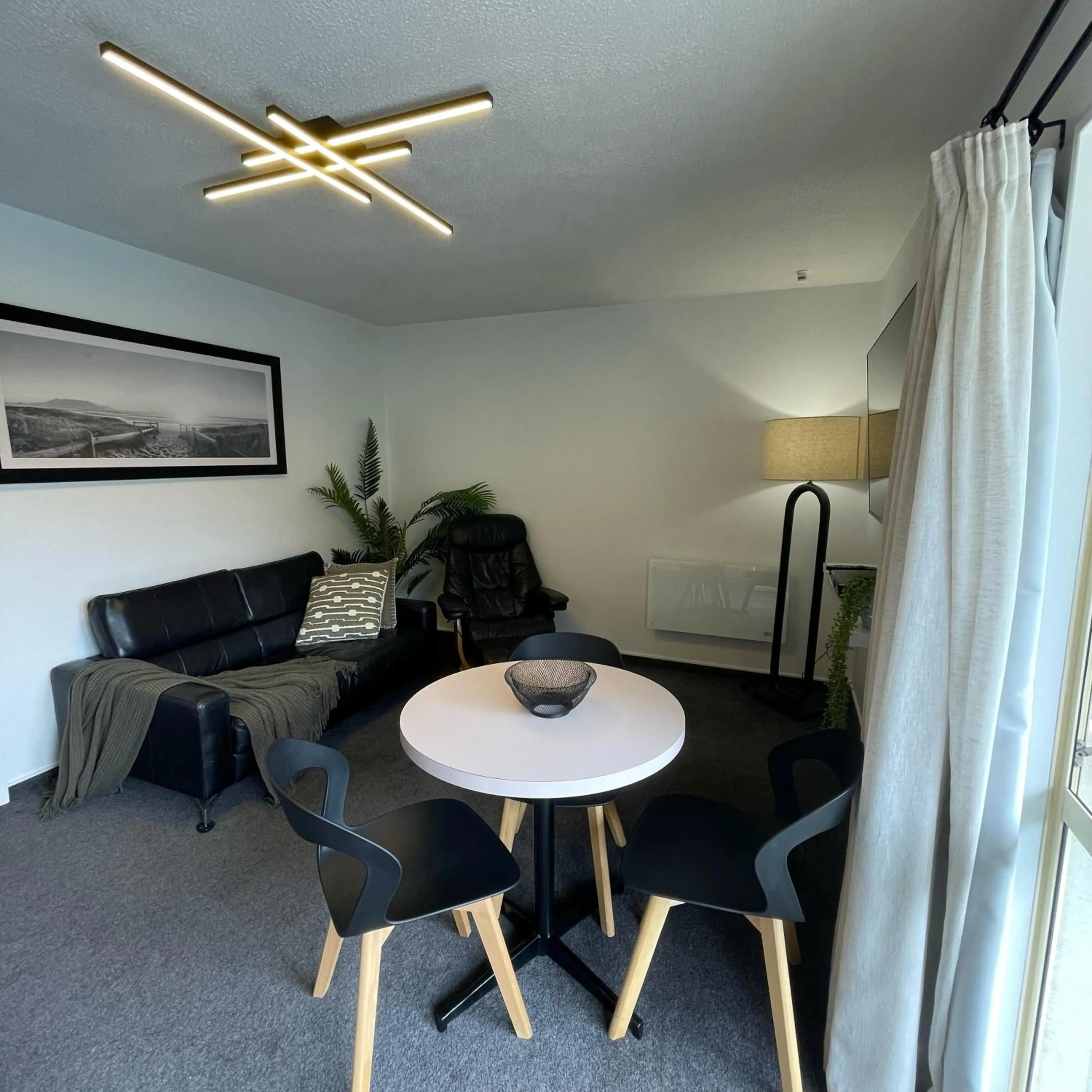 Dining area in Apex Motorlodge