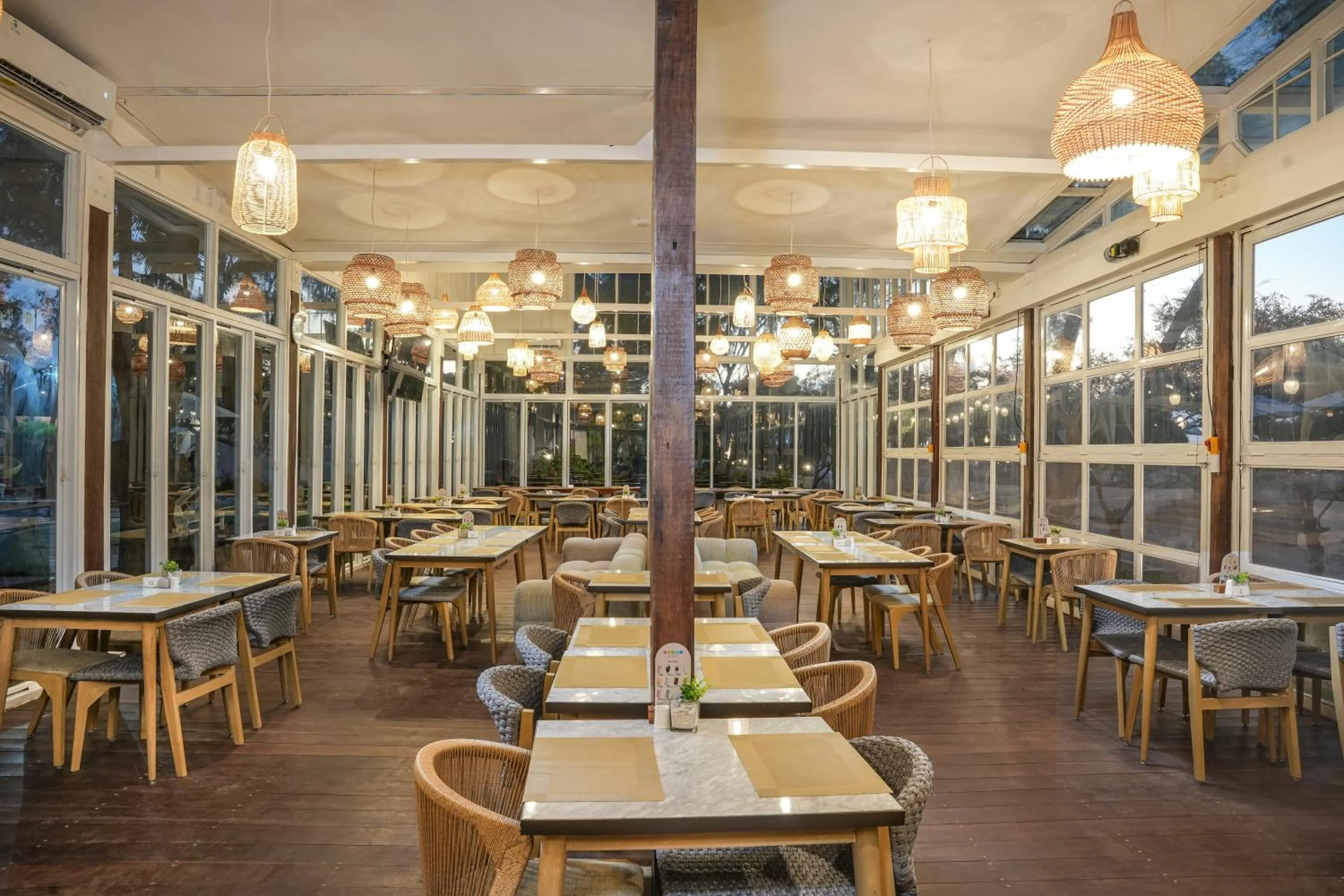 Restaurant/places to eat in Jambuluwuk Oceano Gili Trawangan