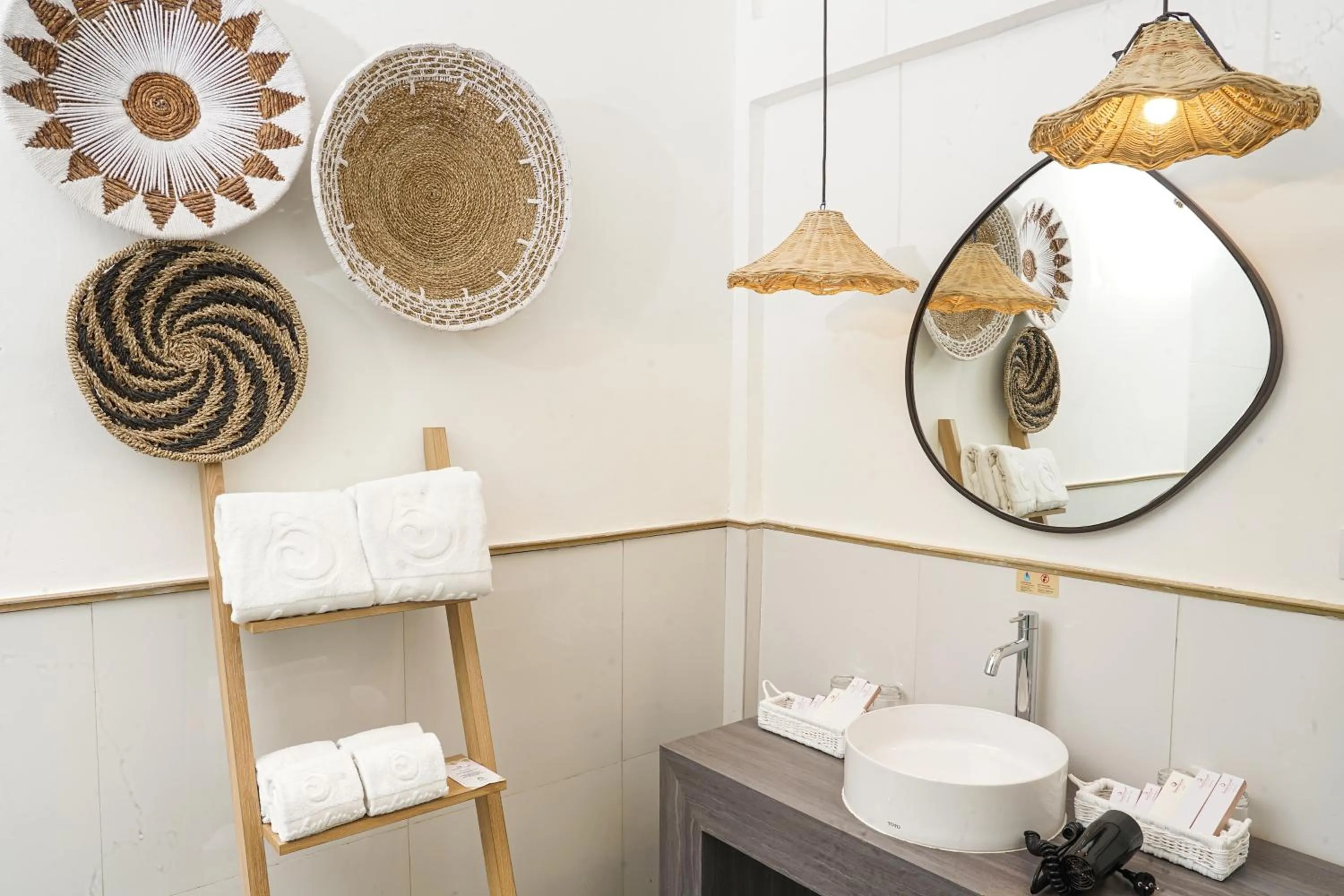 Bathroom in Jambuluwuk Oceano Gili Trawangan