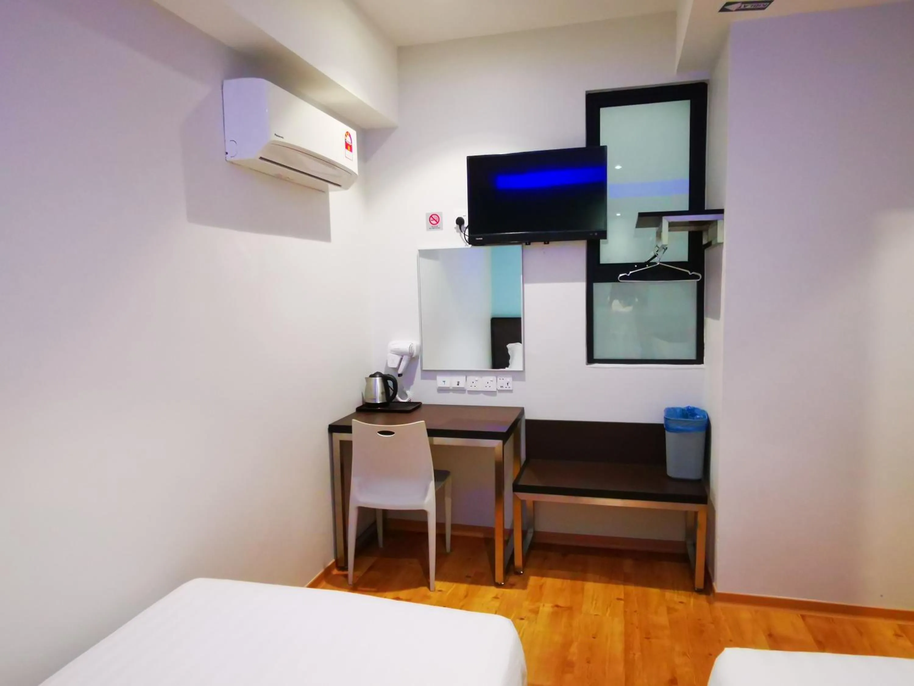 hair dresser, Bed in D'Green Hotel Kuching