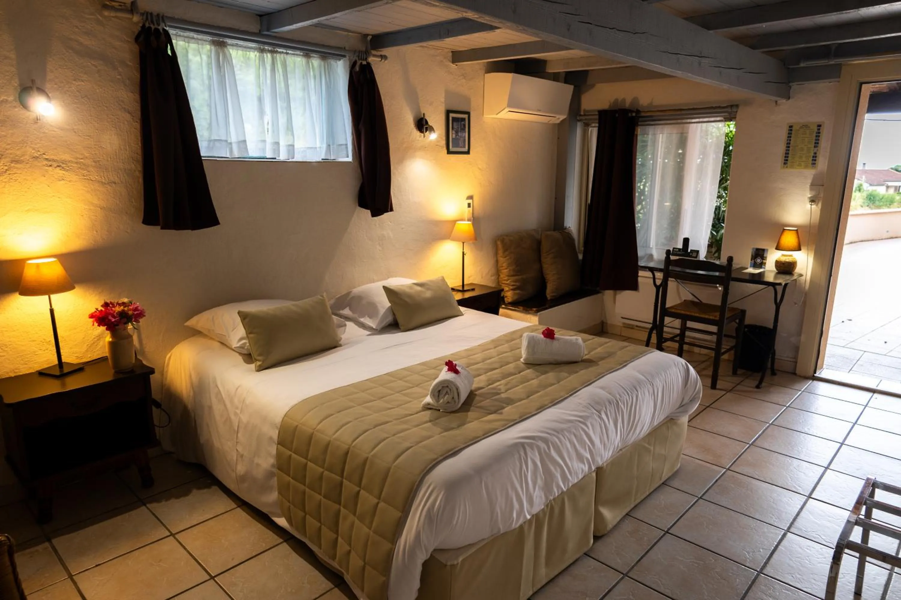 Bed in Logis des Crêtes de Pignols