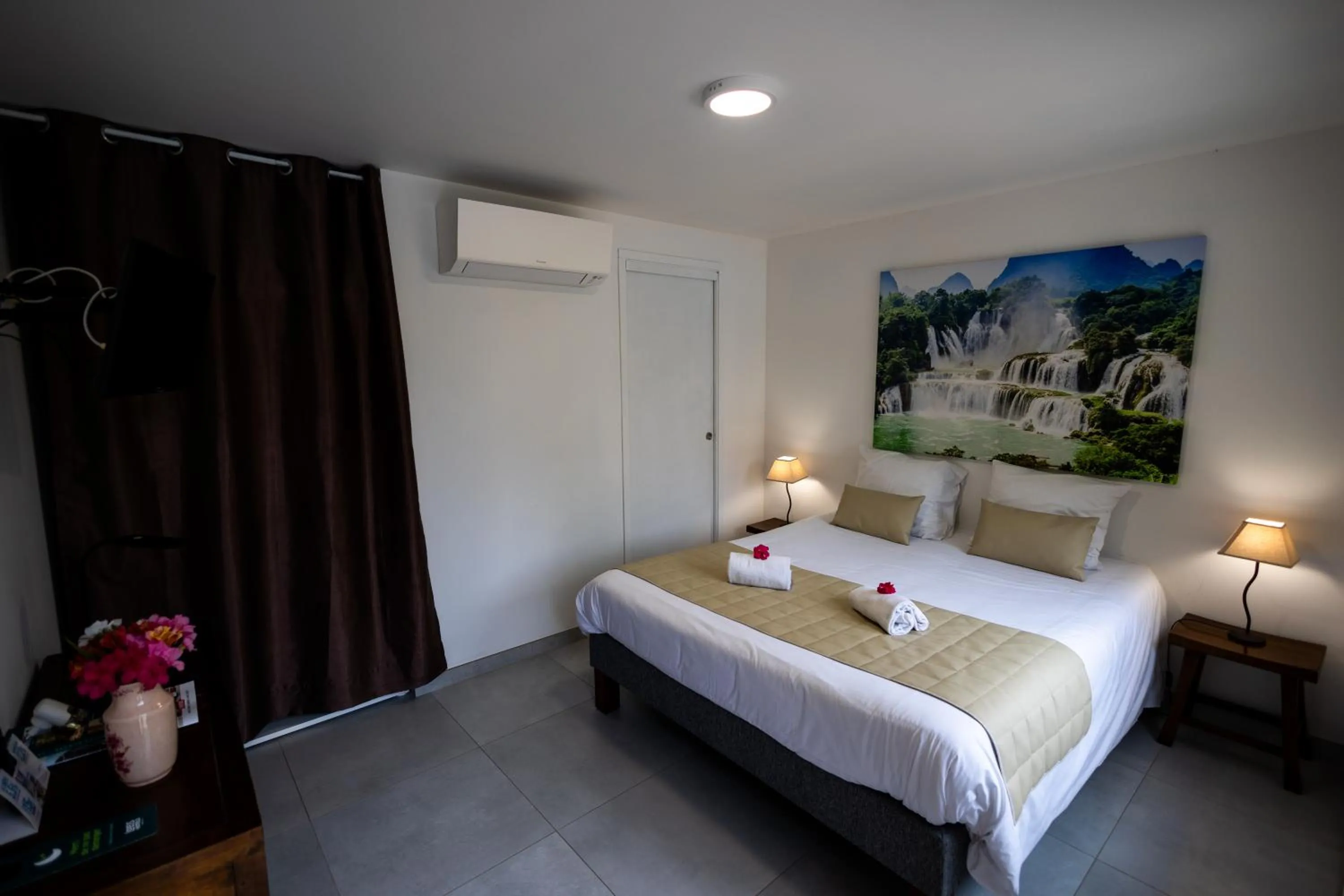 Bed in Logis des Crêtes de Pignols