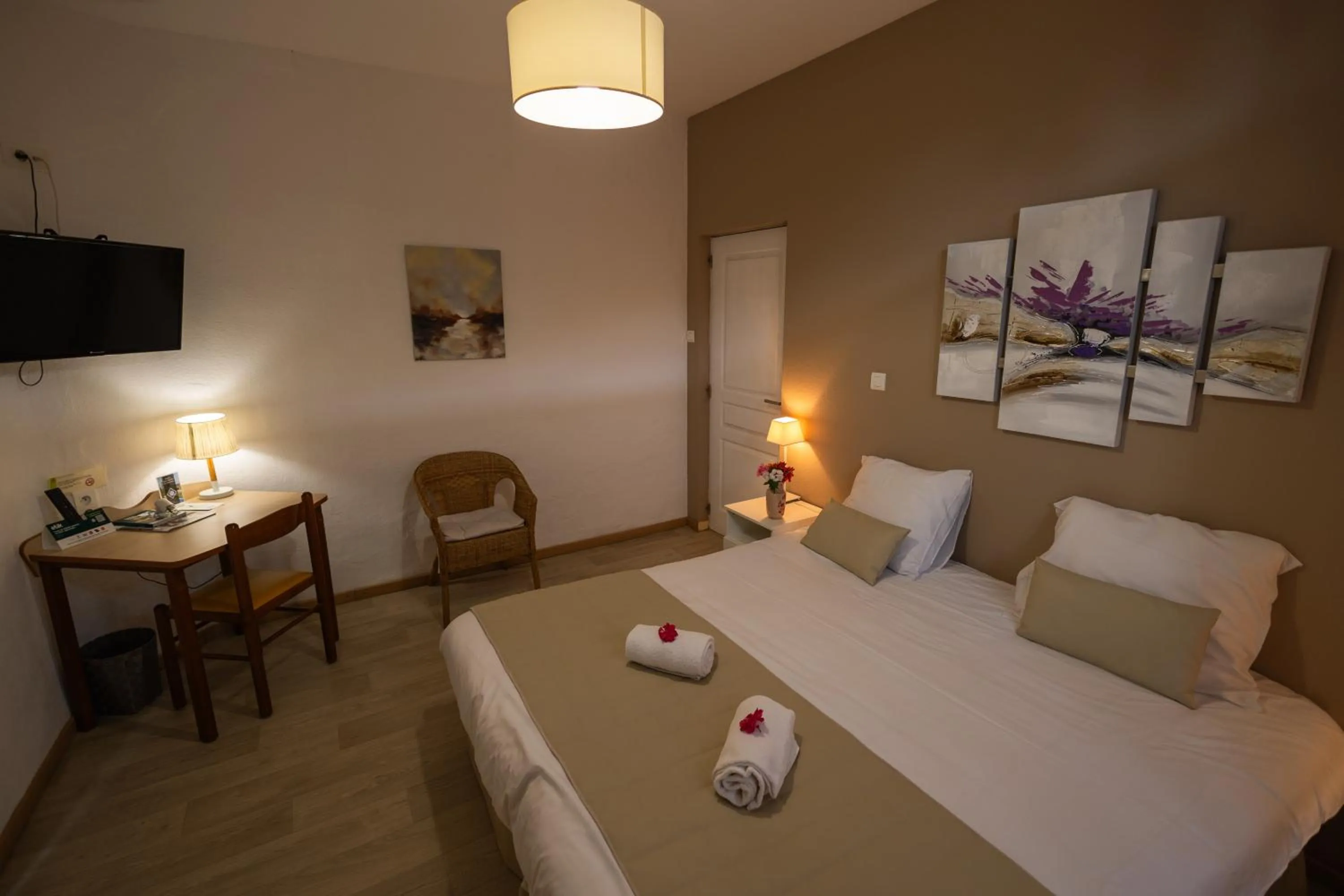 Bed in Logis des Crêtes de Pignols