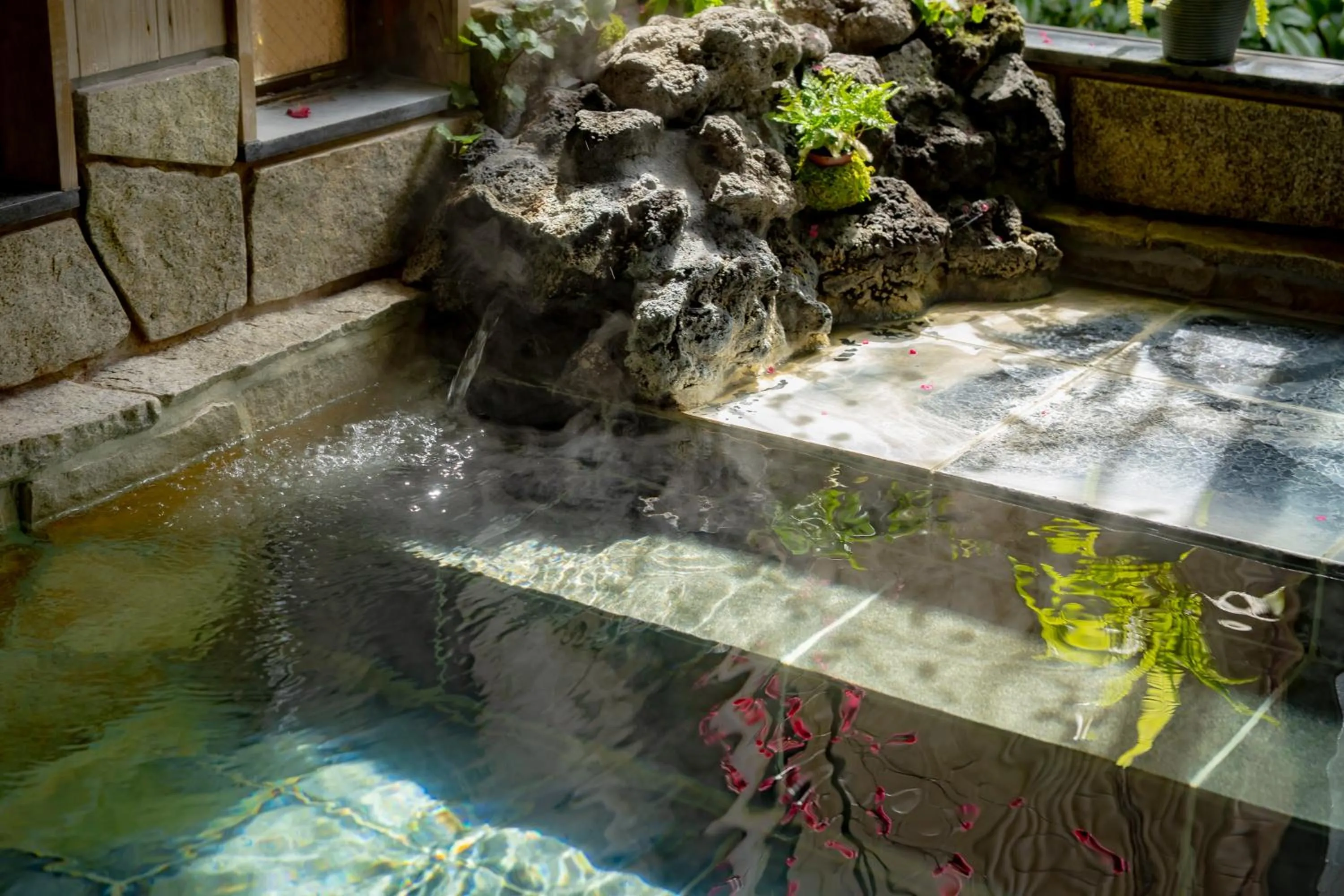 Hot Spring Bath in Onsen & Garden -Asante Inn-