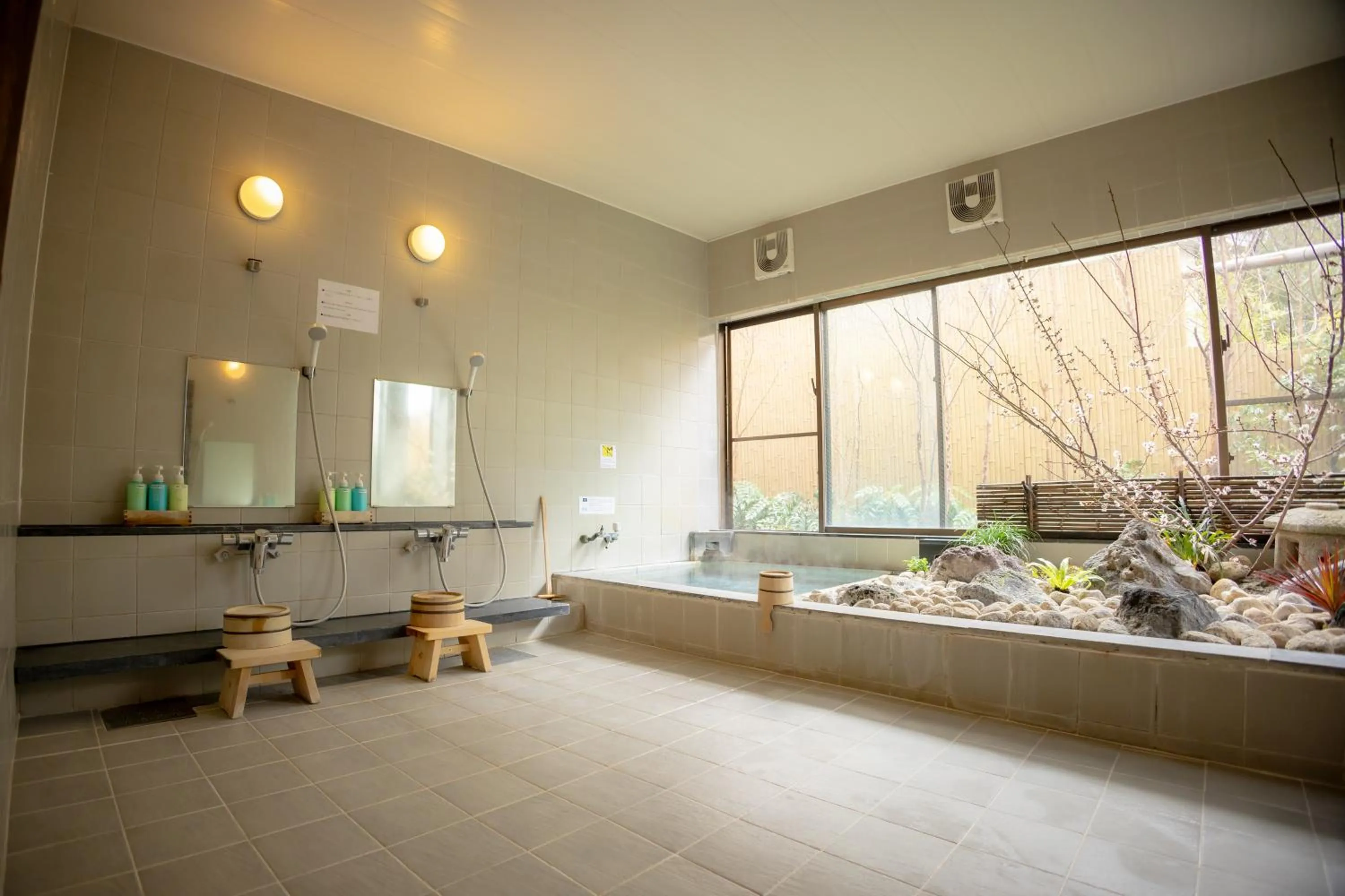 Hot Spring Bath in Onsen & Garden -Asante Inn-