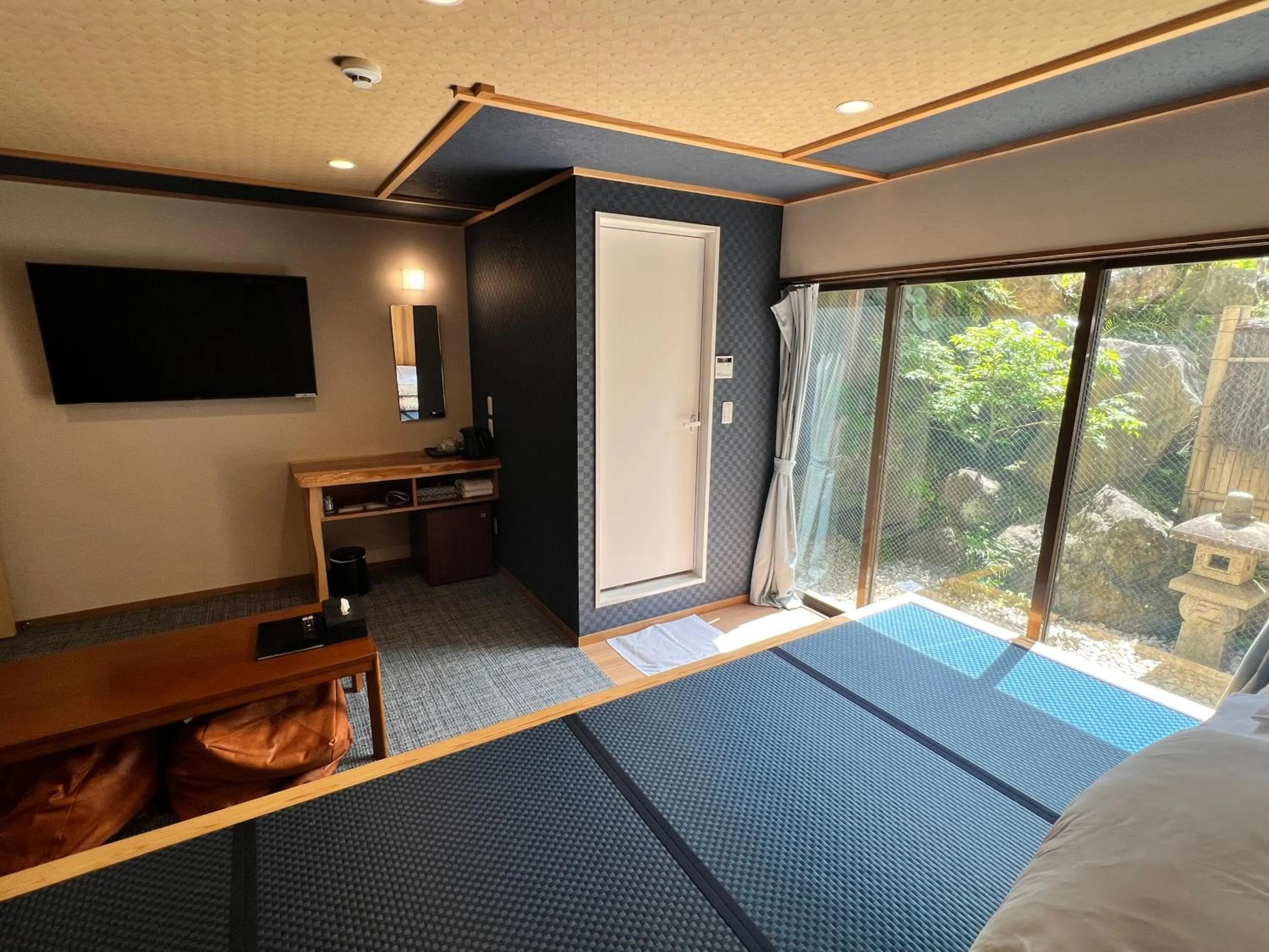 Bed in Onsen & Garden -Asante Inn-