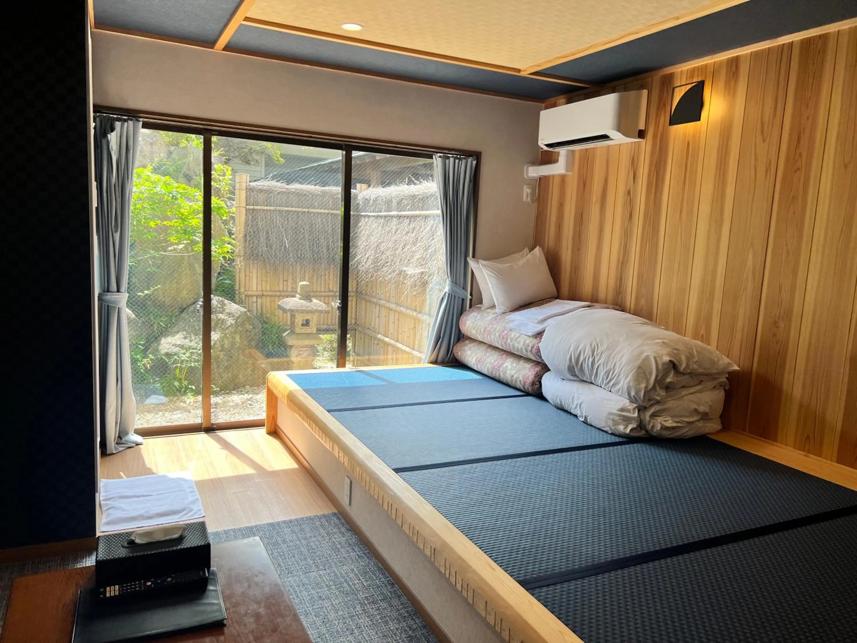 Bed in Onsen & Garden -Asante Inn-