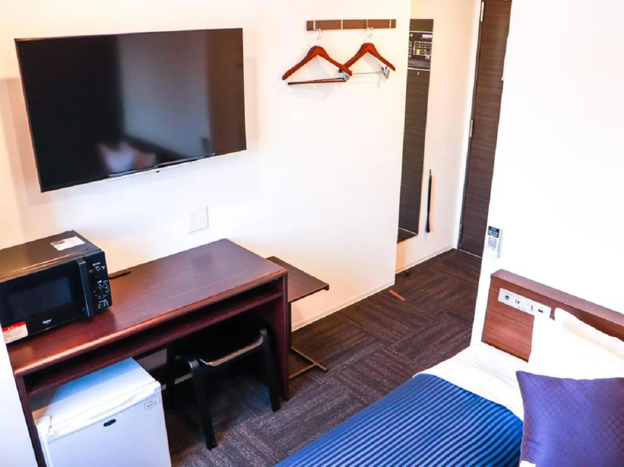 TV and multimedia in HOTEL LiVEMAX Chiba Minato Eki-mae