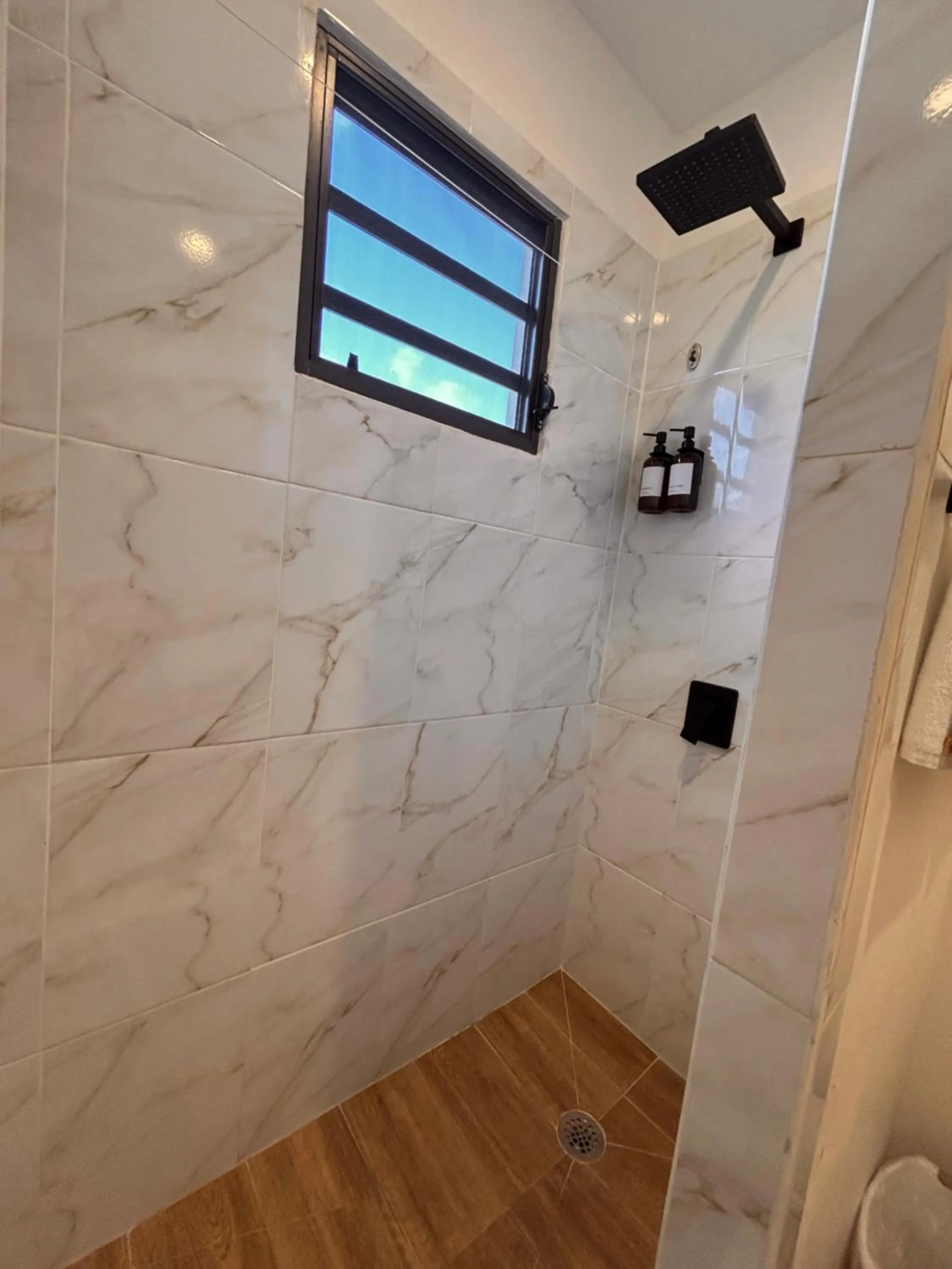 Shower in La Casa de Paz Hotel