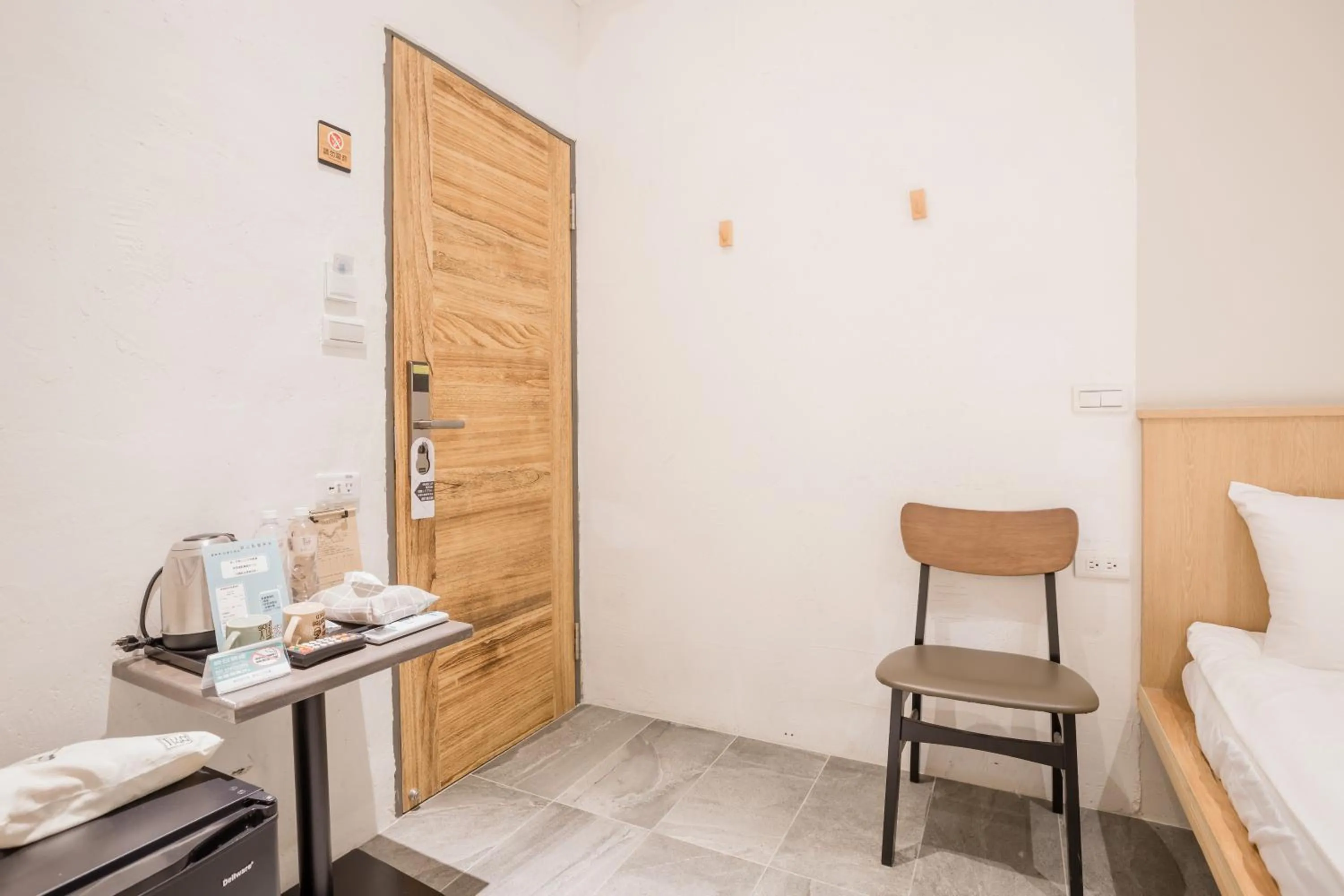 Seating area, Bed in Tiin Tinn Inn - Tiehua Xiutai