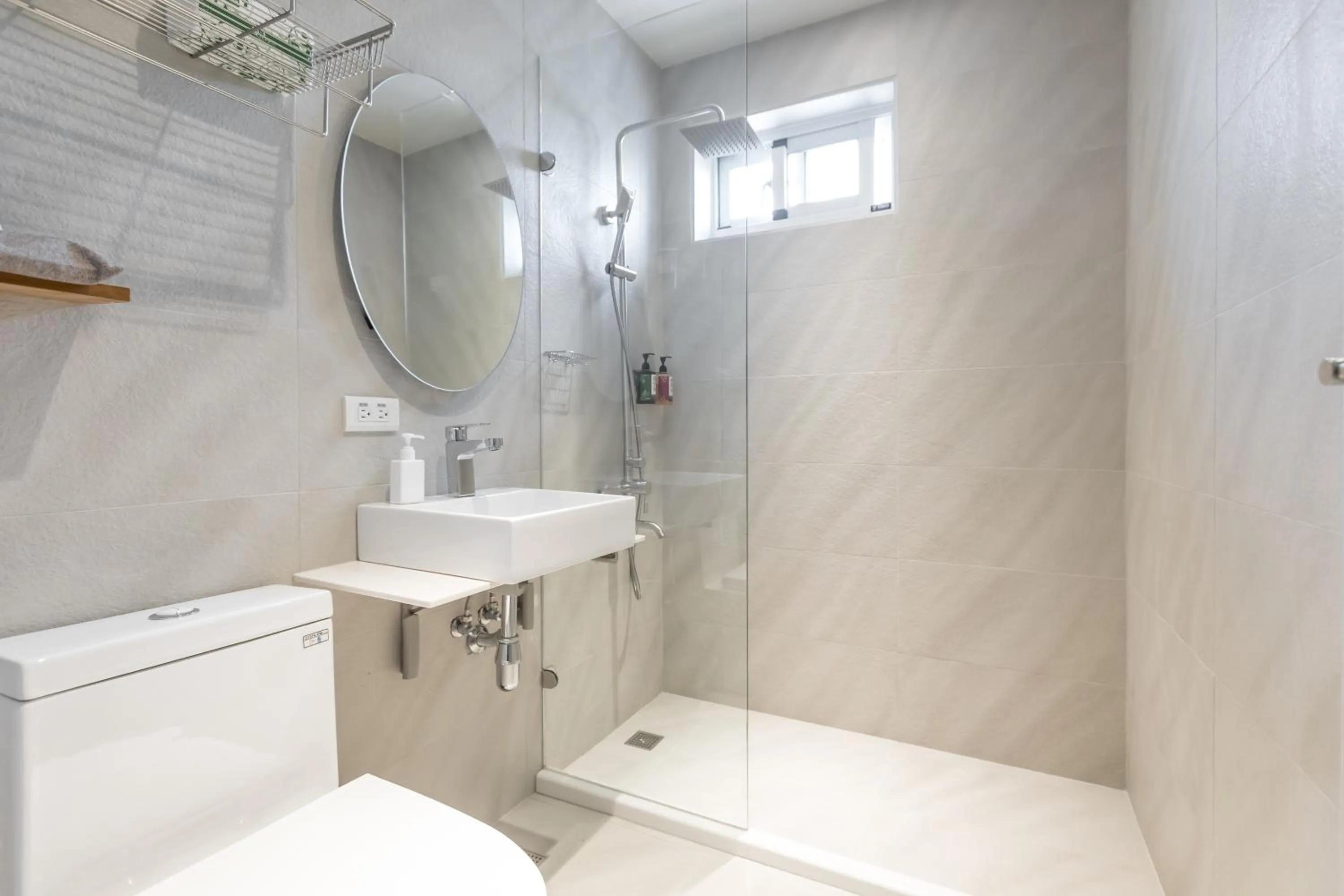 Shower in Tiin Tinn Inn - Tiehua Xiutai