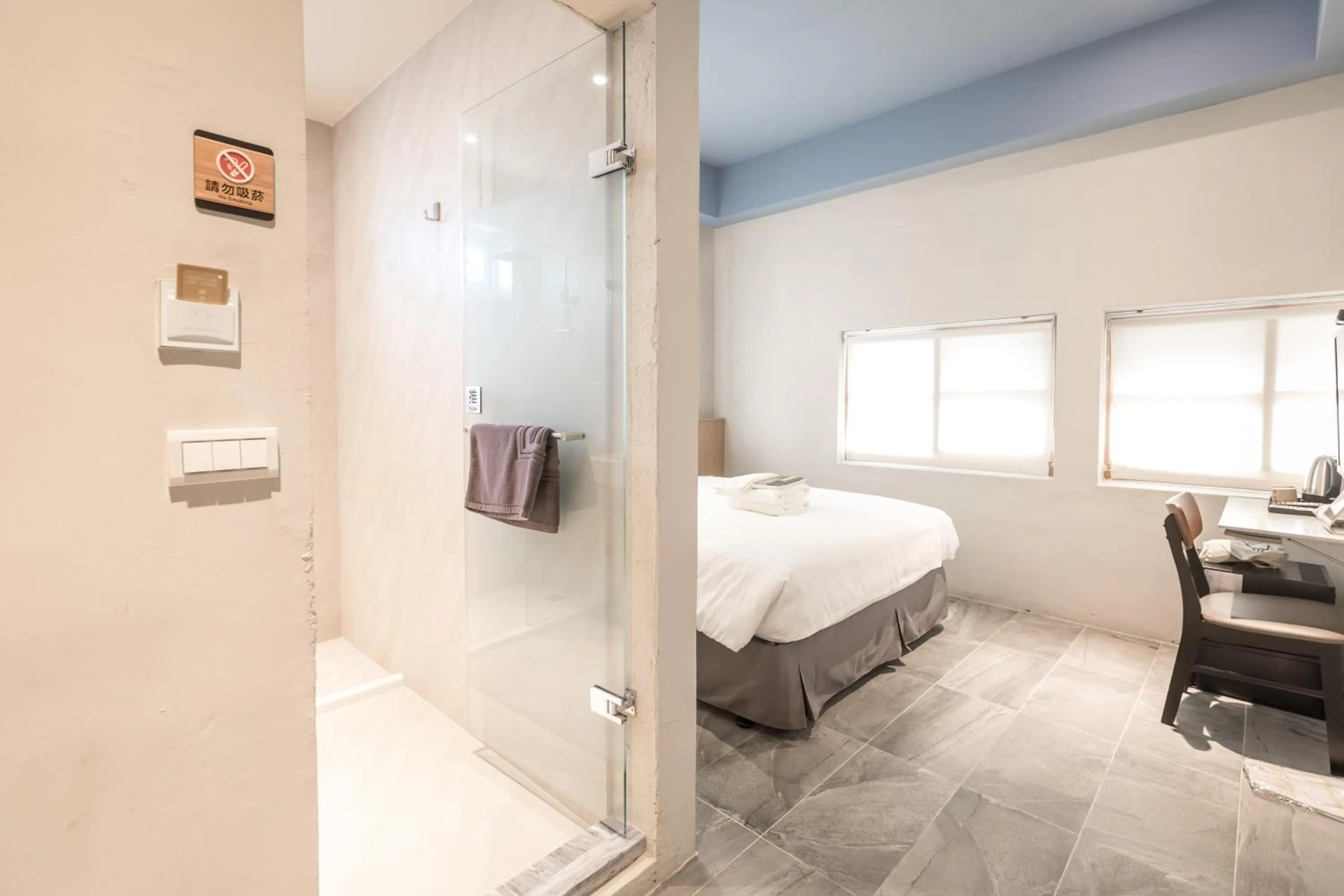 Shower, Bed in Tiin Tinn Inn - Tiehua Xiutai
