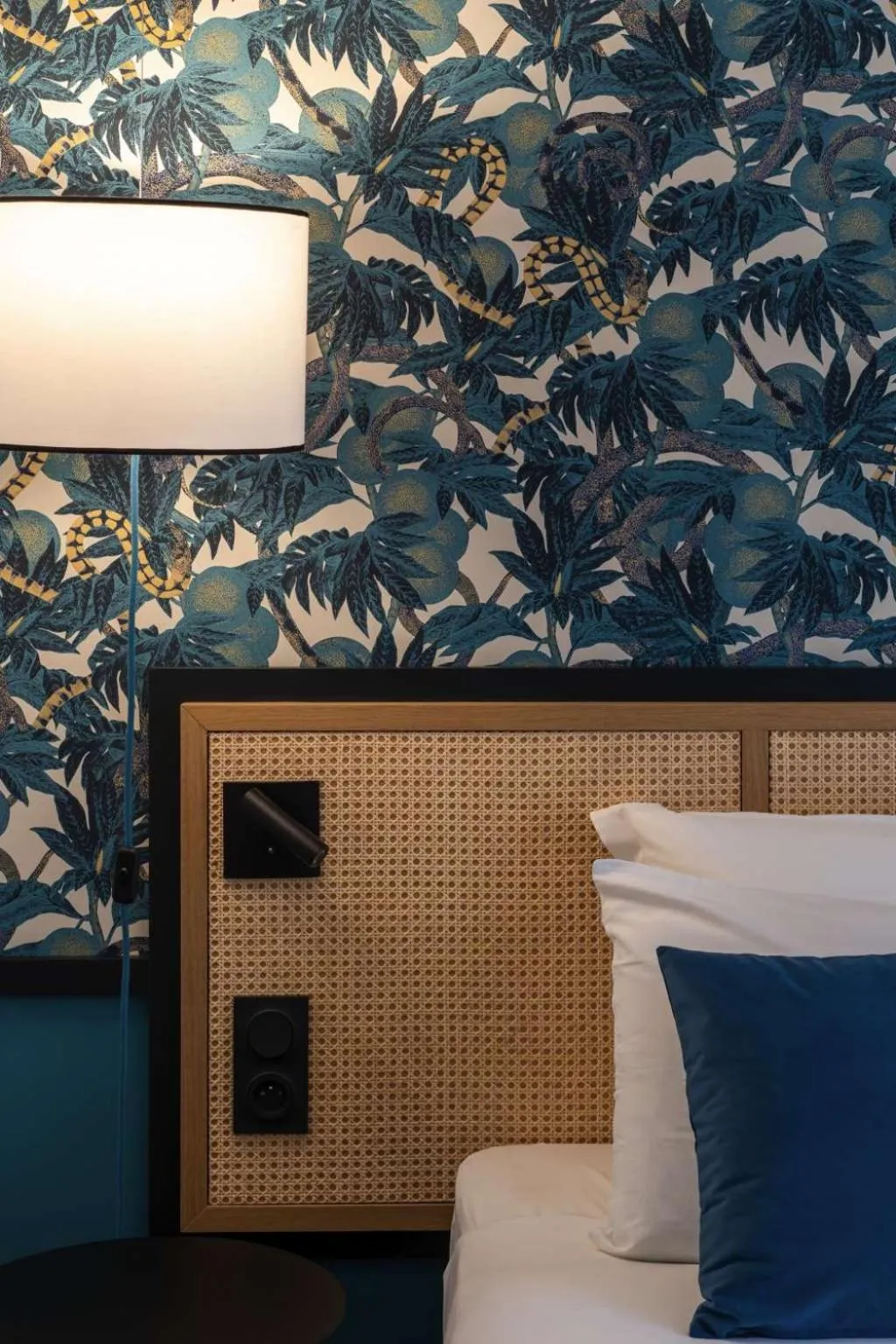 Decorative detail, Bed in Hôtel Mercure Paris Boulogne Pont de Saint Cloud