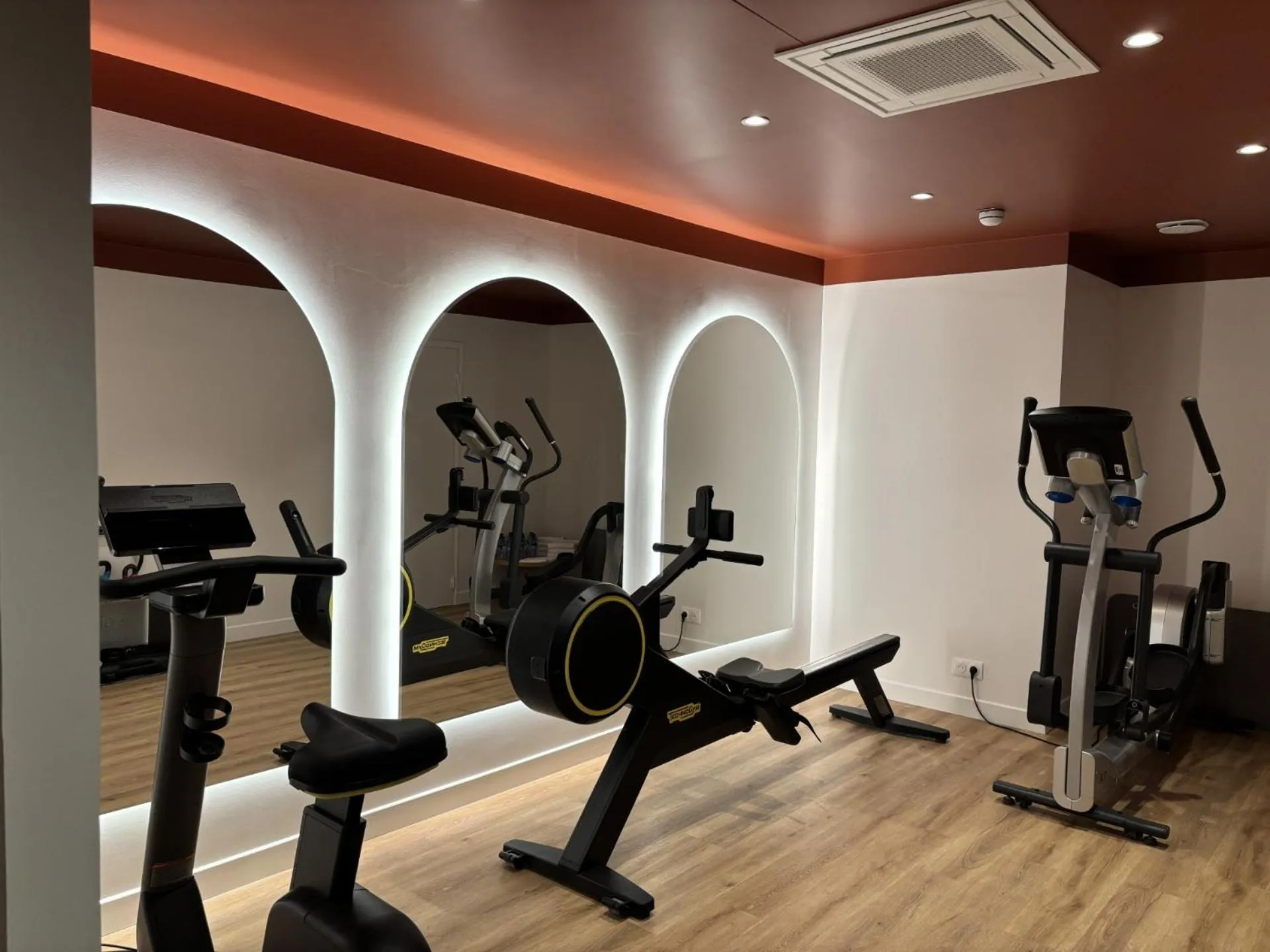 Fitness centre/facilities in Hotel Paris Boulogne - Futur Mercure Paris Boulogne Pont de Saint Cloud - Janvier 2026