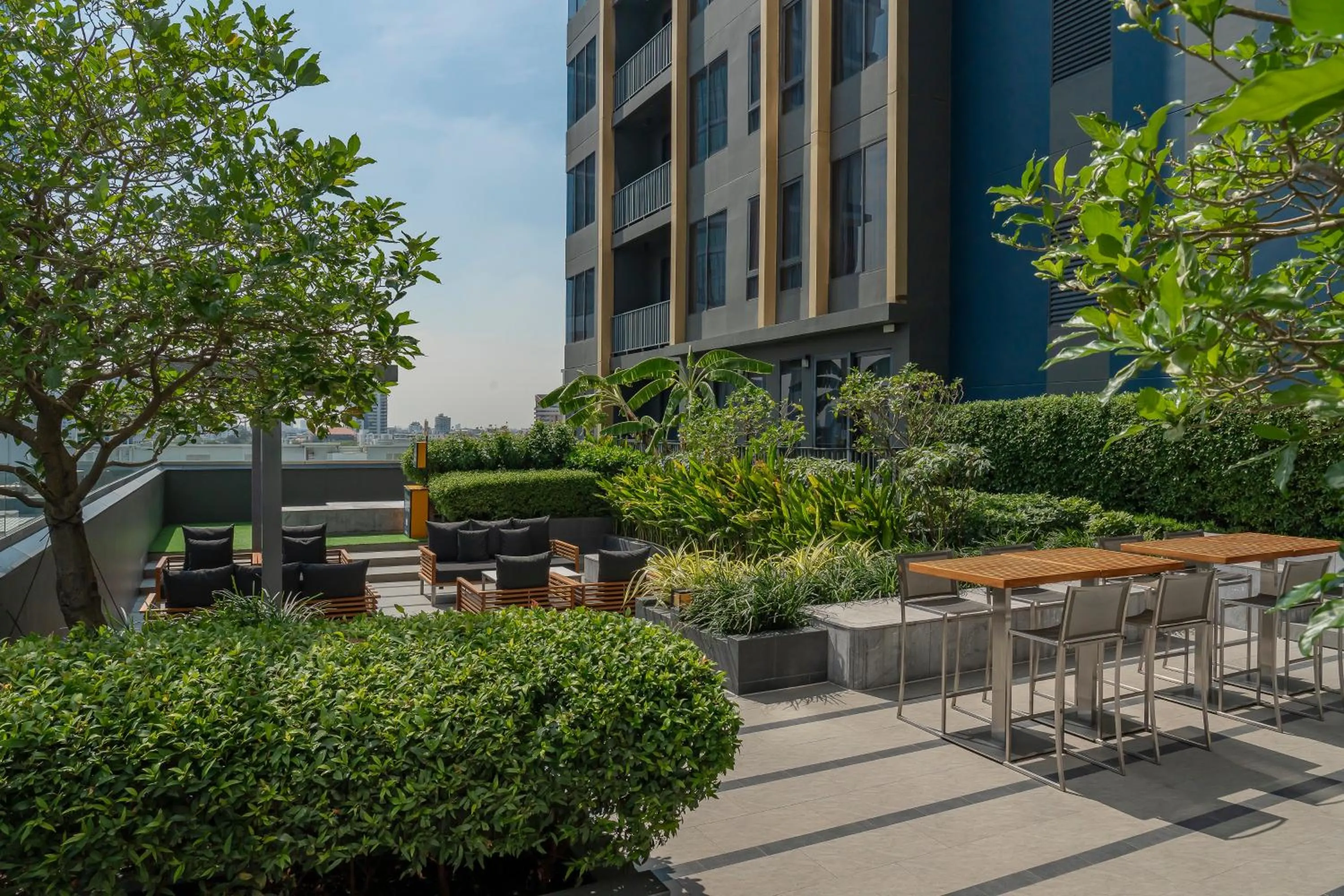 Garden in Staybridge Suites Bangkok Thonglor by IHG