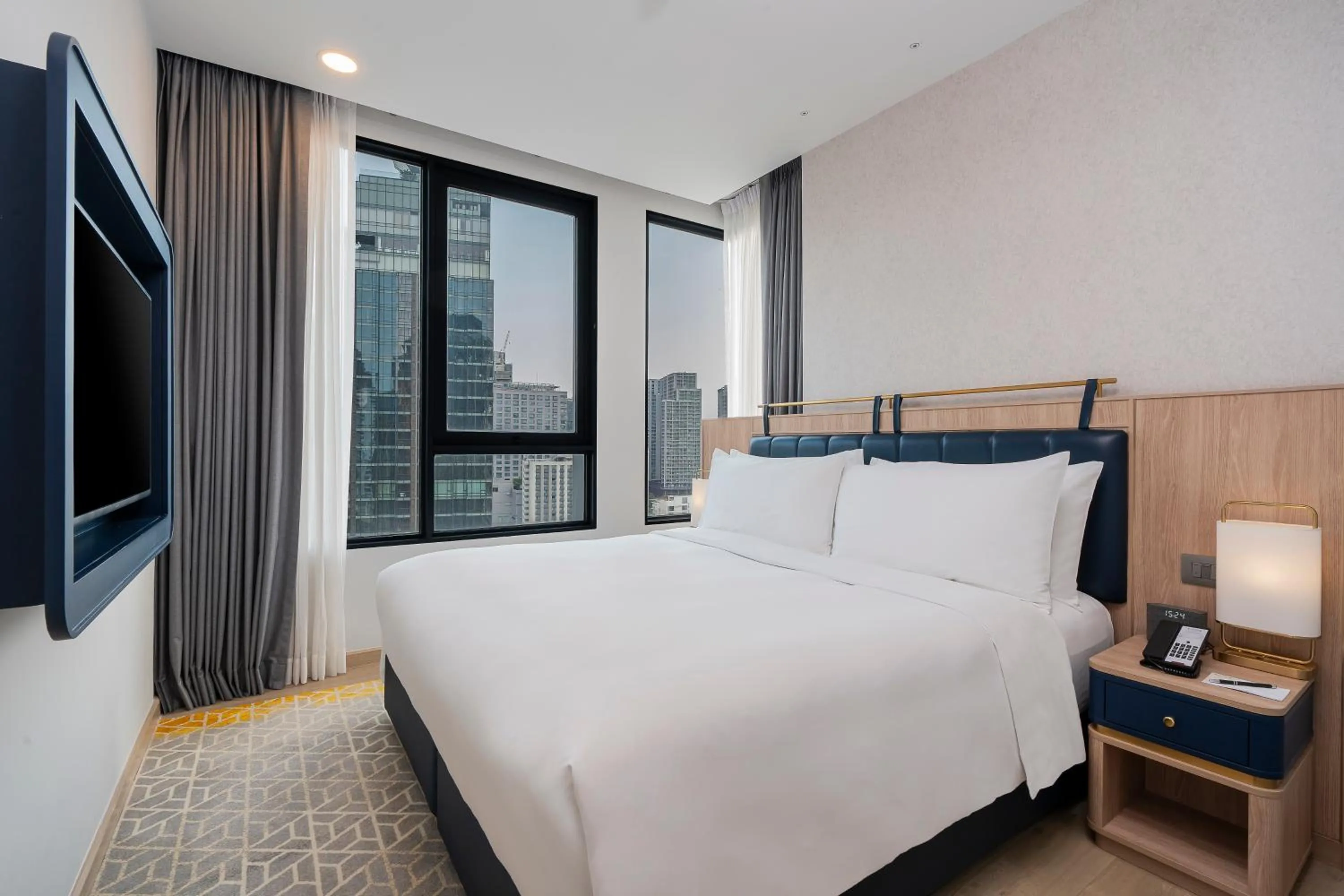 Bed in Staybridge Suites Bangkok Thonglor by IHG