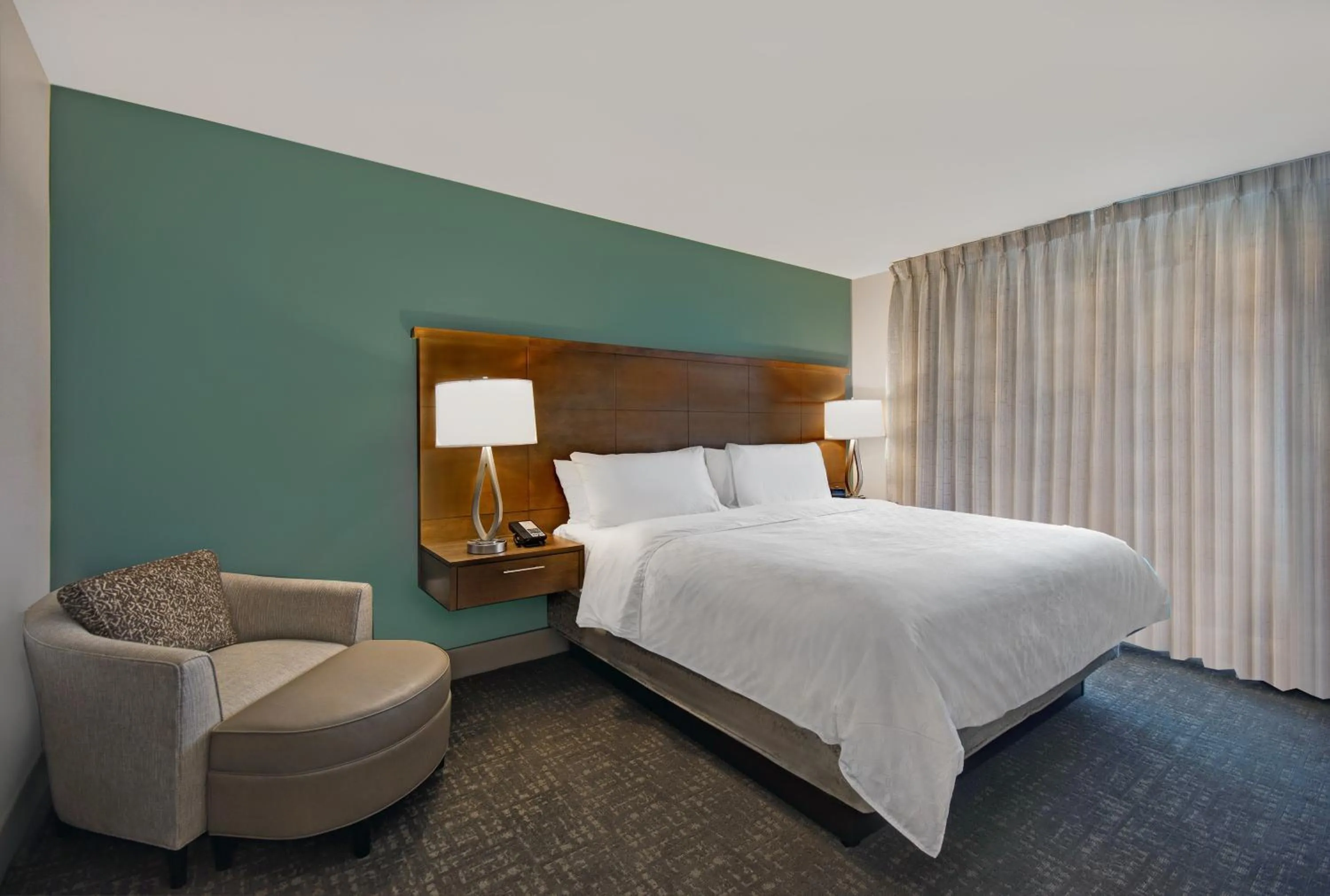 Photo of the whole room, Bed in Staybridge Suites Sterling Heights - Detroit by IHG