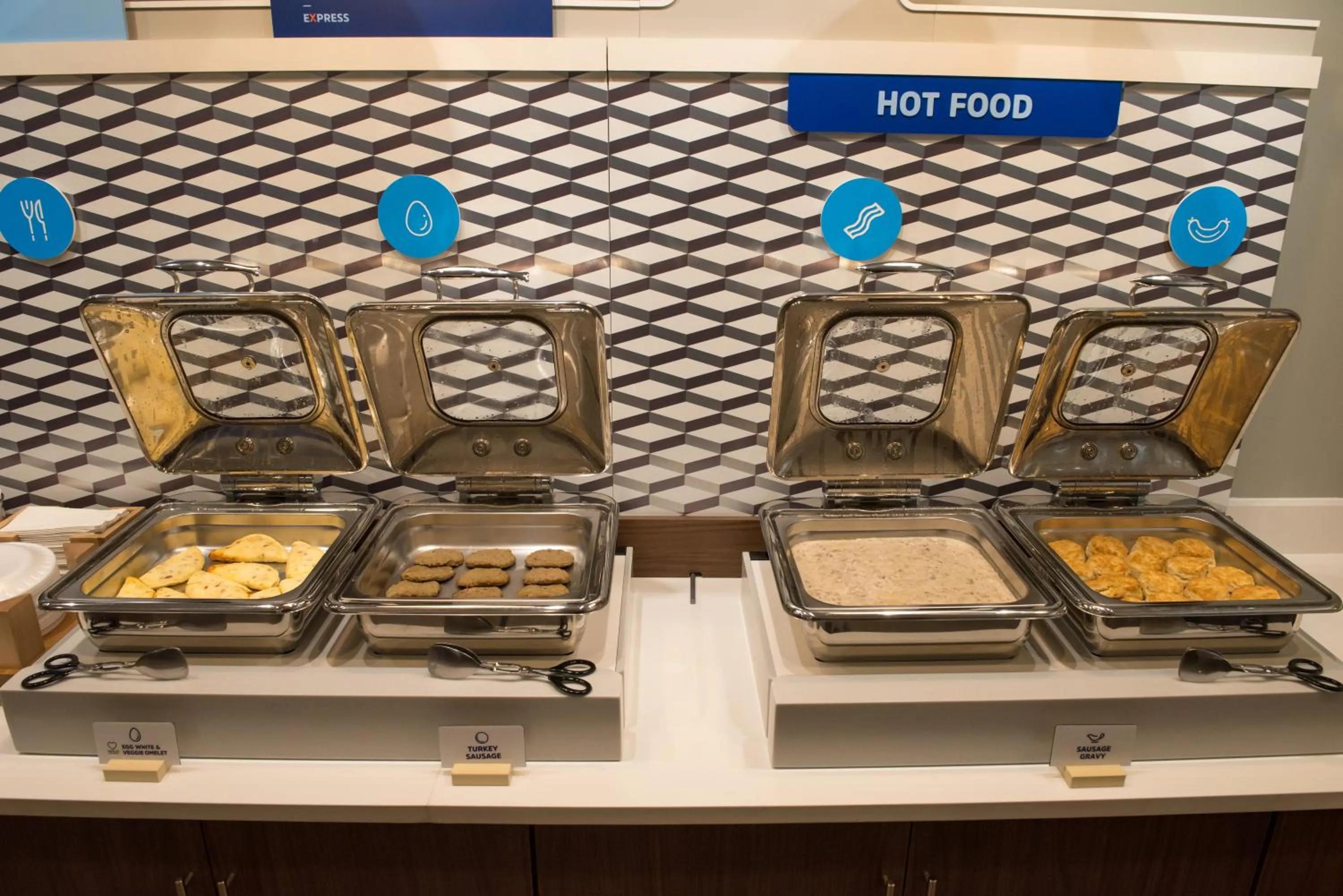 Breakfast in Holiday Inn Express & Suites - Warsaw - E Center by IHG