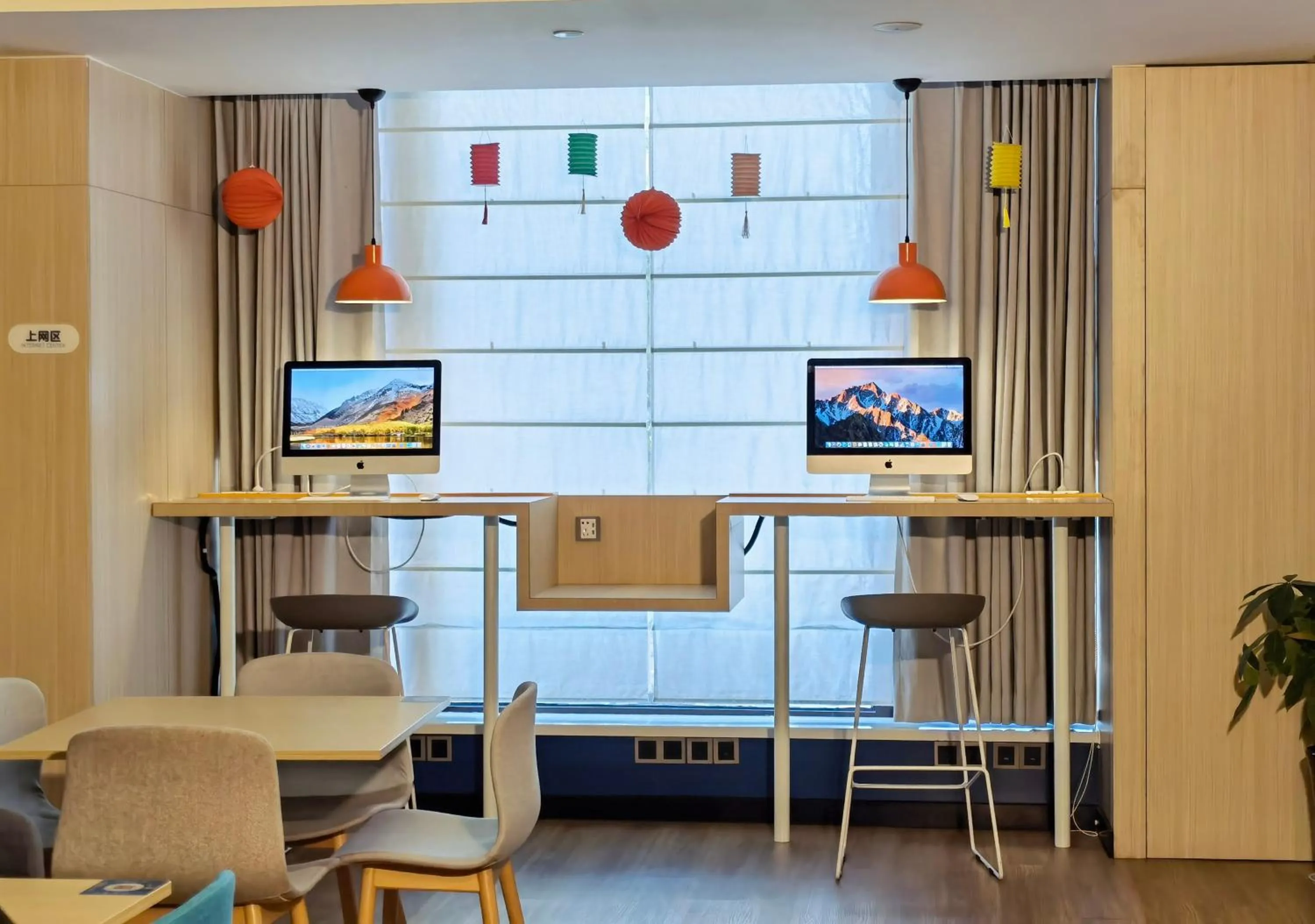 Restaurant/places to eat in Holiday Inn Express Zhoushan Dinghai by IHG
