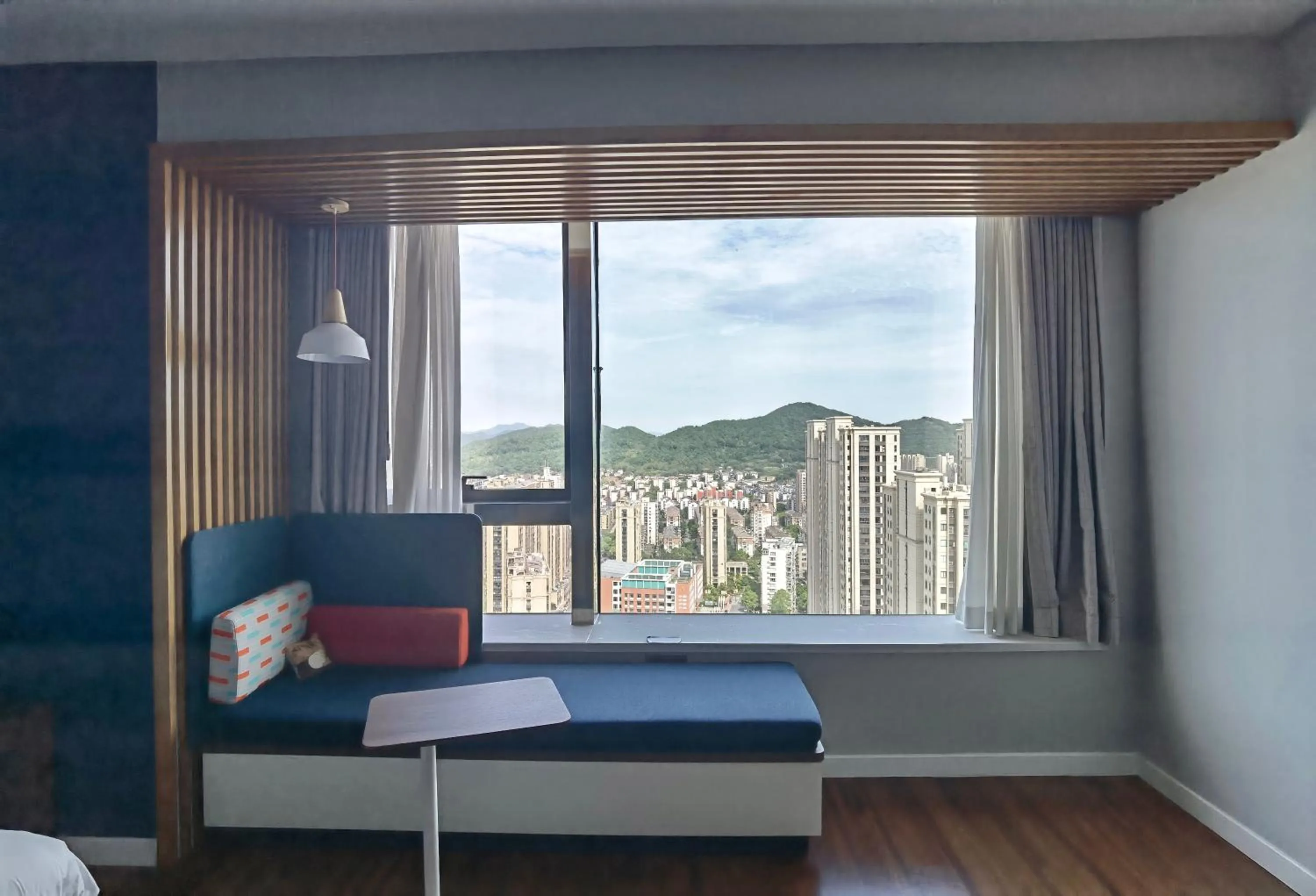 View (from property/room), Bed in Holiday Inn Express Zhoushan Dinghai by IHG