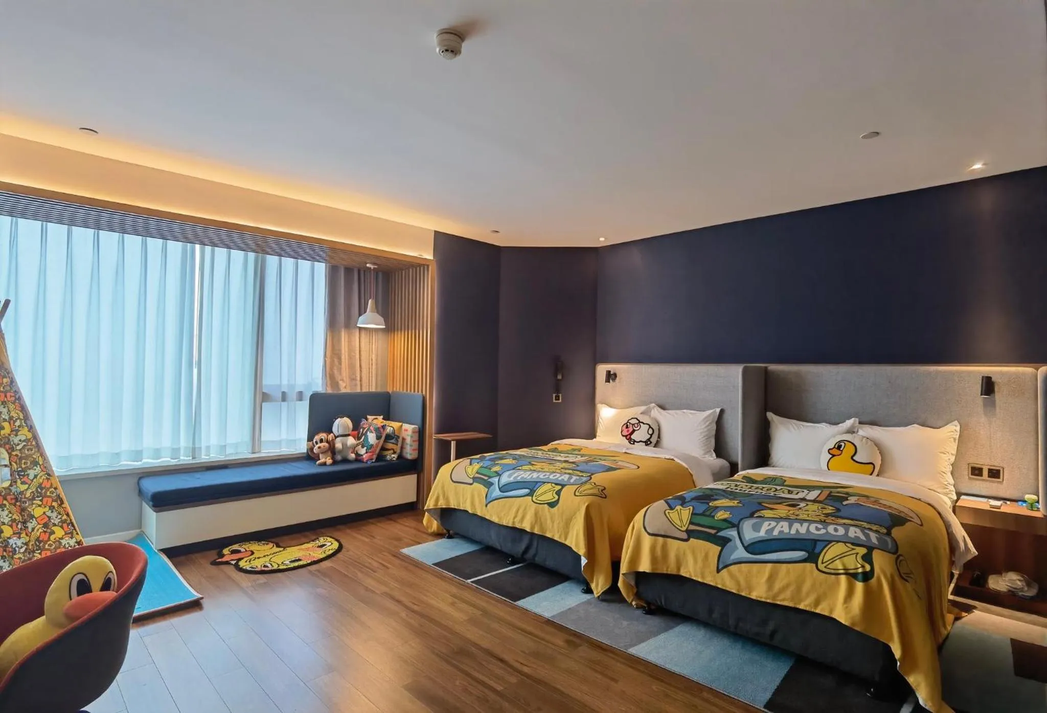 Photo of the whole room, Bed in Holiday Inn Express Zhoushan Dinghai by IHG