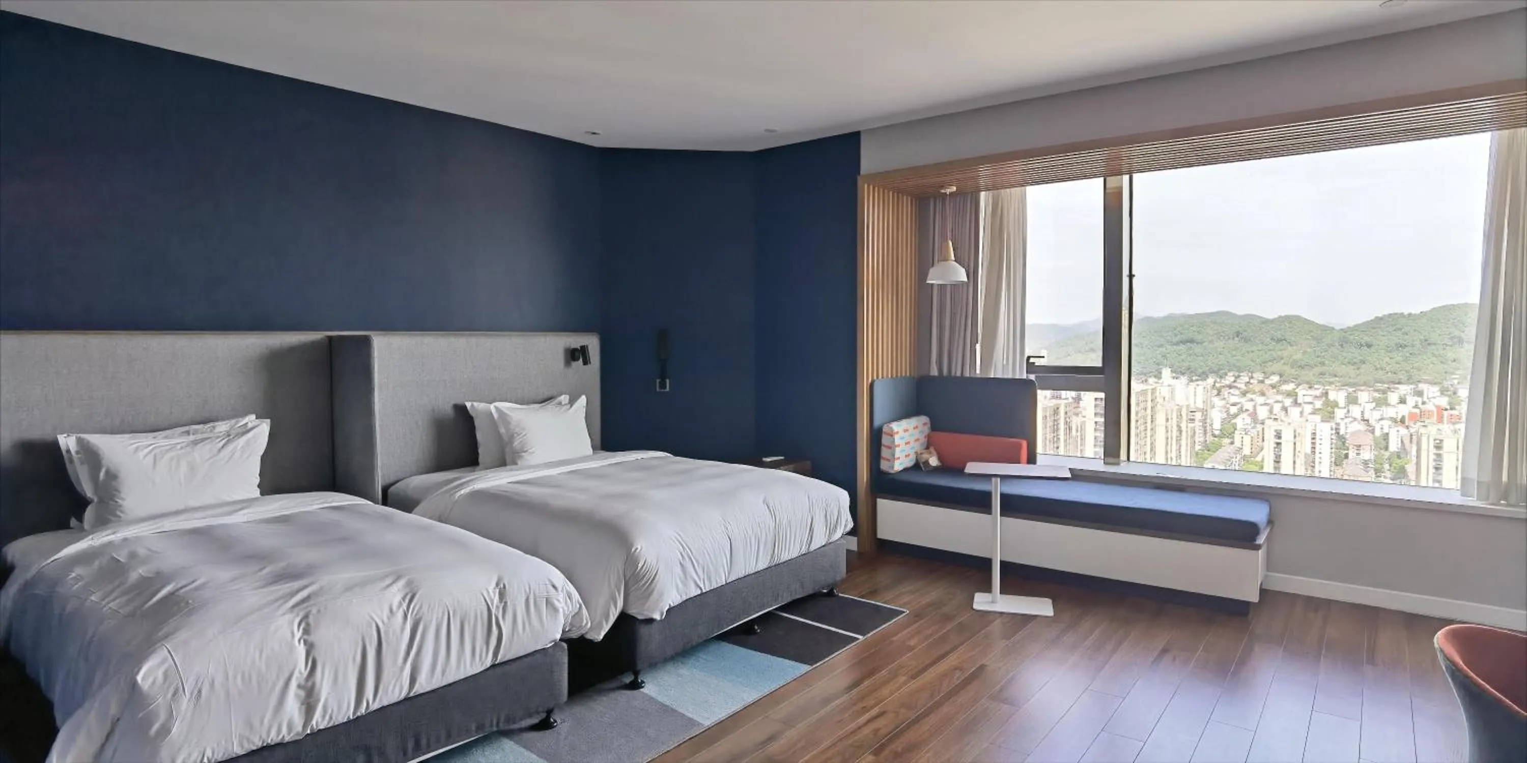 Bed in Holiday Inn Express Zhoushan Dinghai by IHG