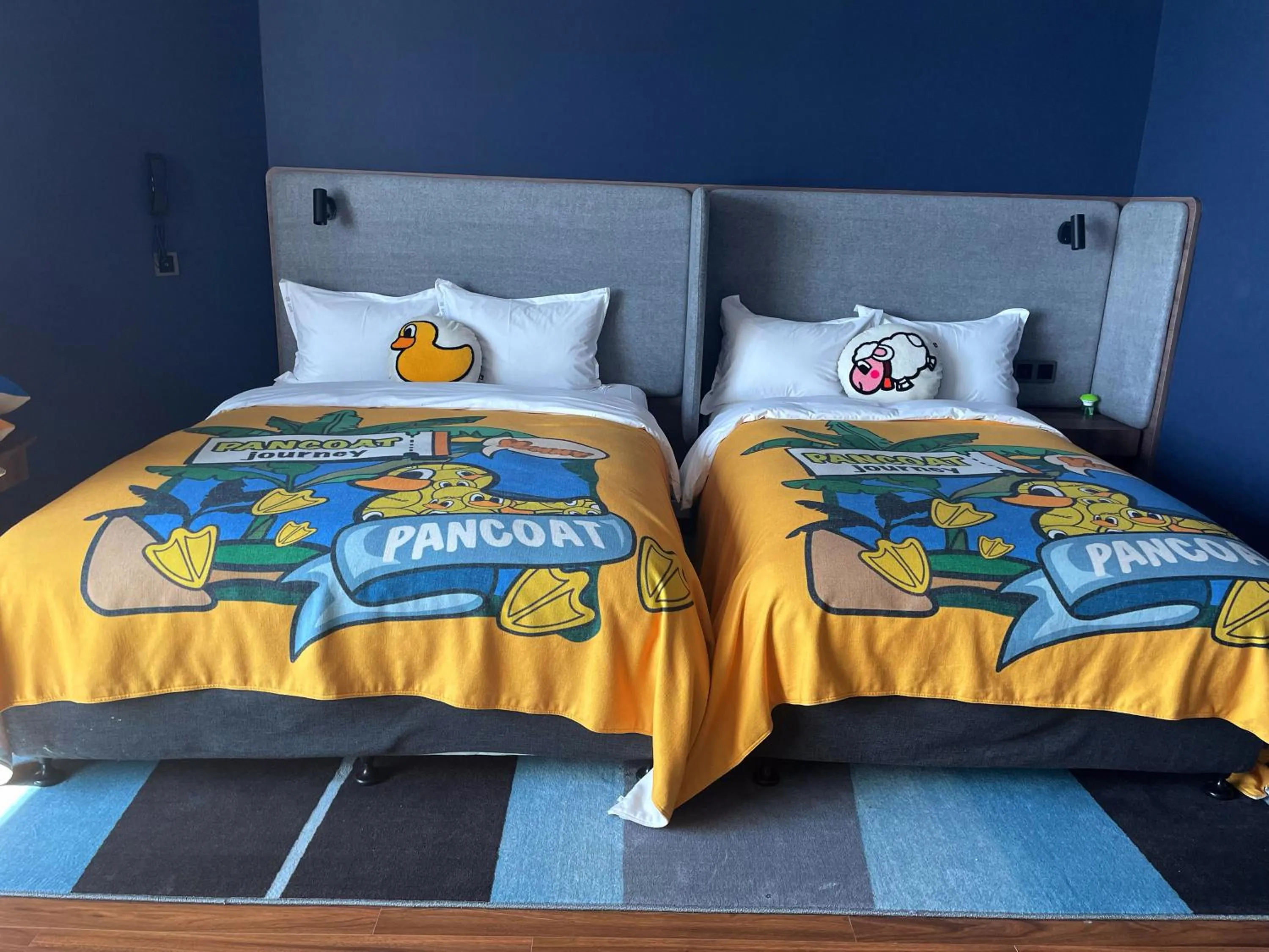 Photo of the whole room, Bed in Holiday Inn Express Zhoushan Dinghai by IHG