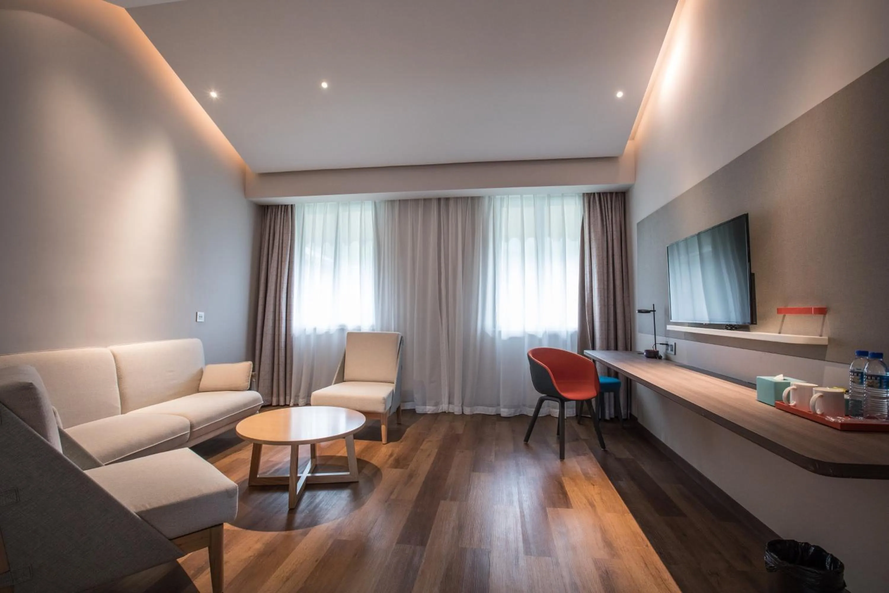 Photo of the whole room in Holiday Inn Express Guizhou Qinglong by IHG