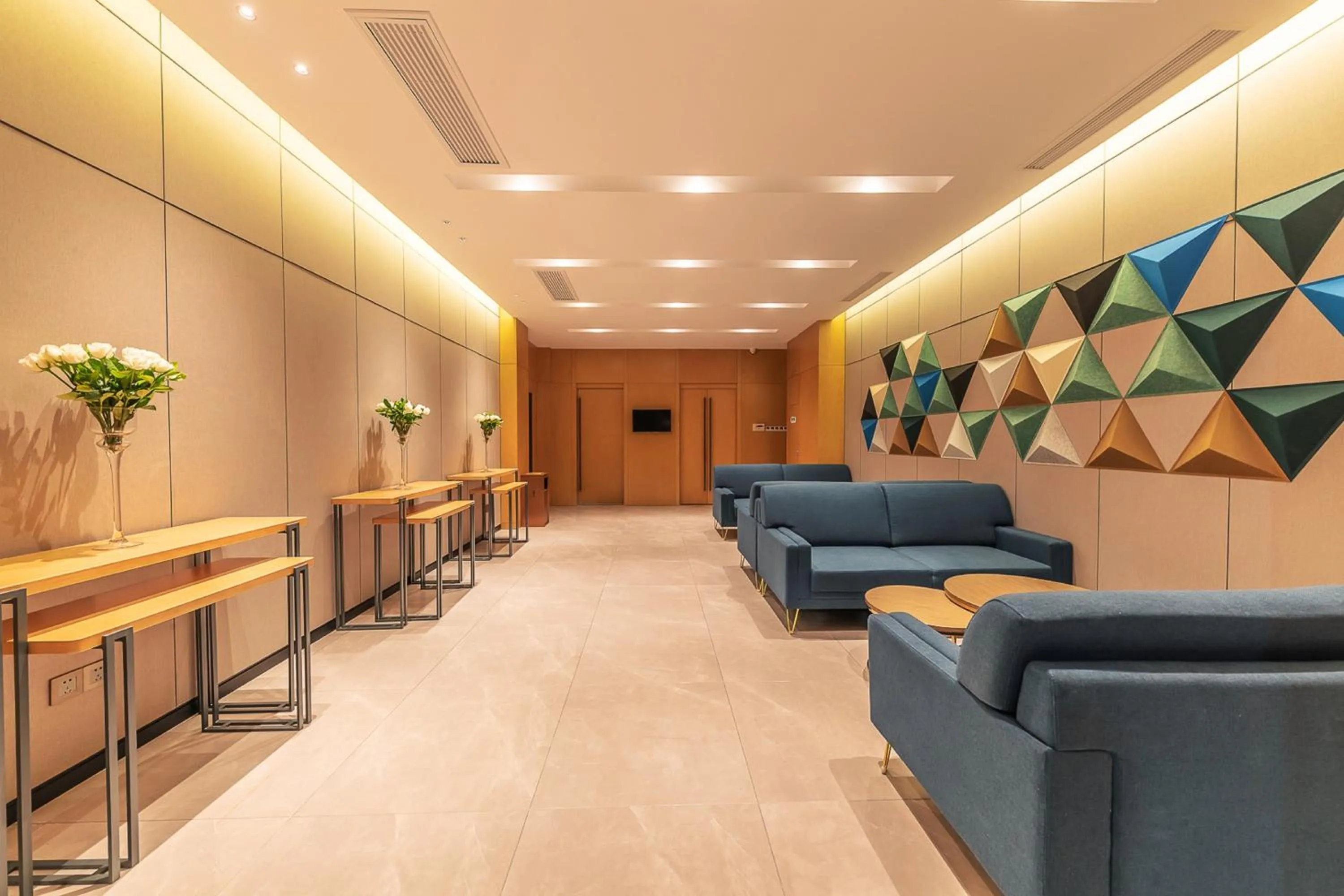 Meeting/conference room in Holiday Inn Express Yichang Riverside by IHG