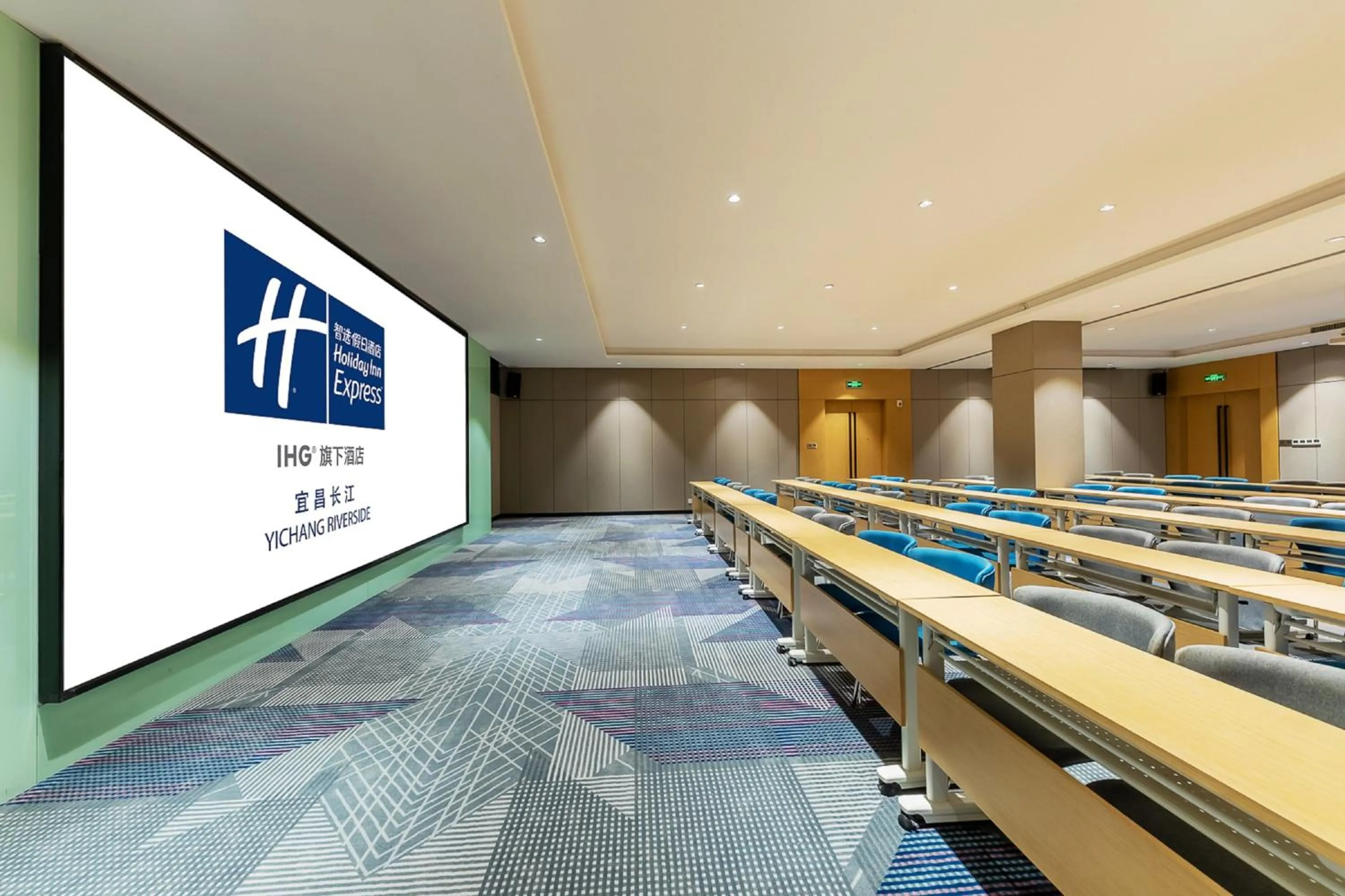 Meeting/conference room in Holiday Inn Express Yichang Riverside by IHG