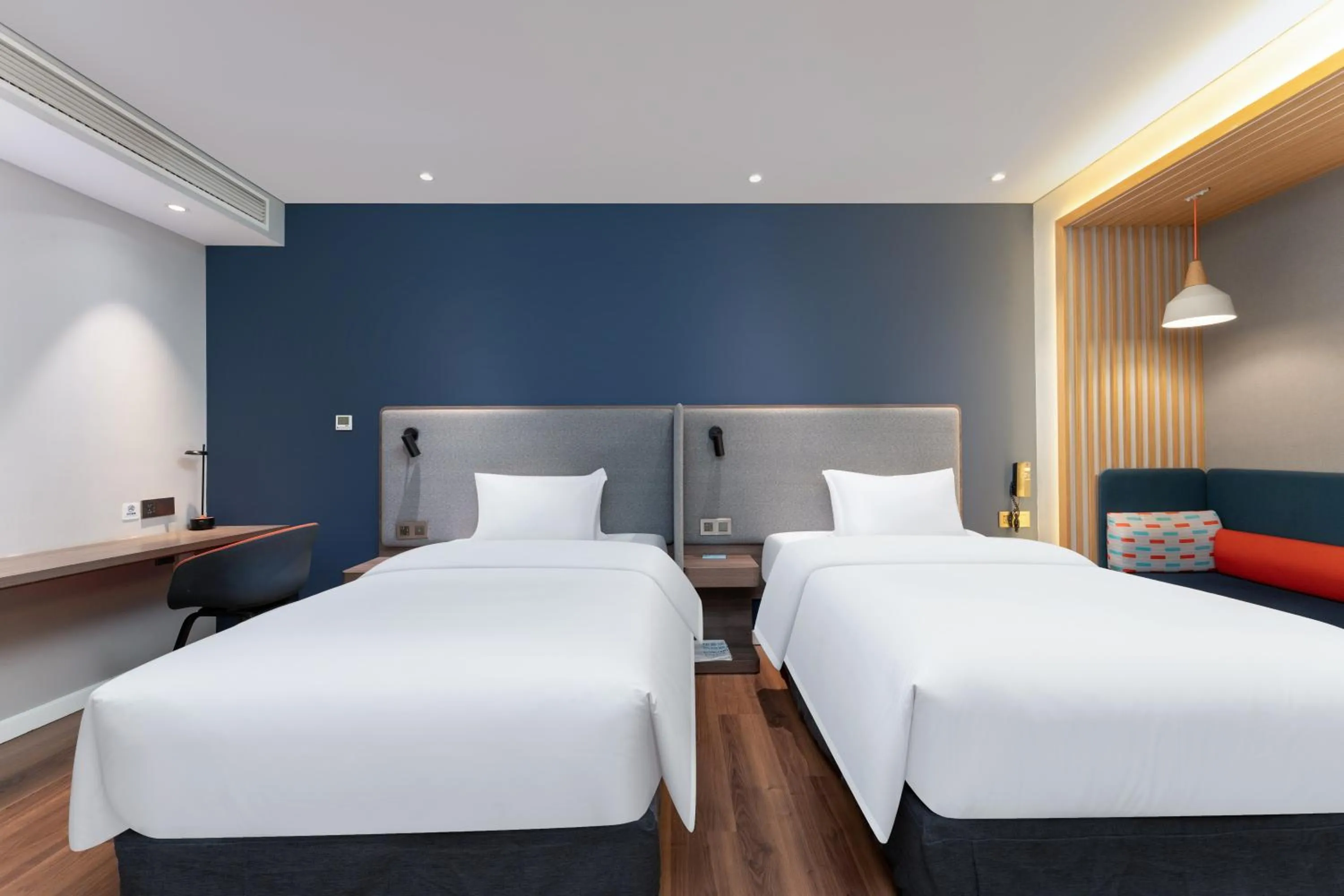 Bed in Holiday Inn Express Yichang Riverside by IHG