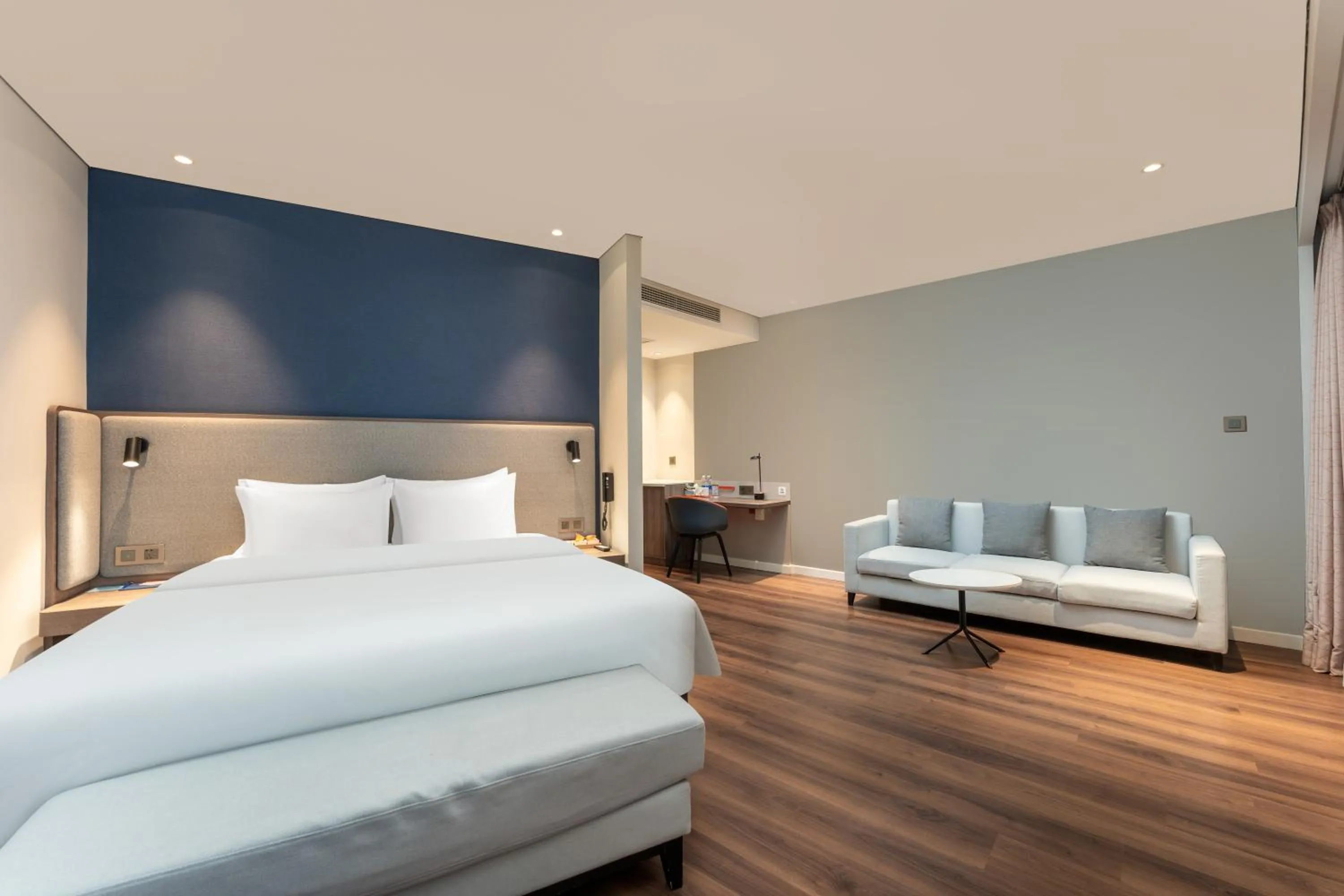 Bed in Holiday Inn Express Yichang Riverside by IHG