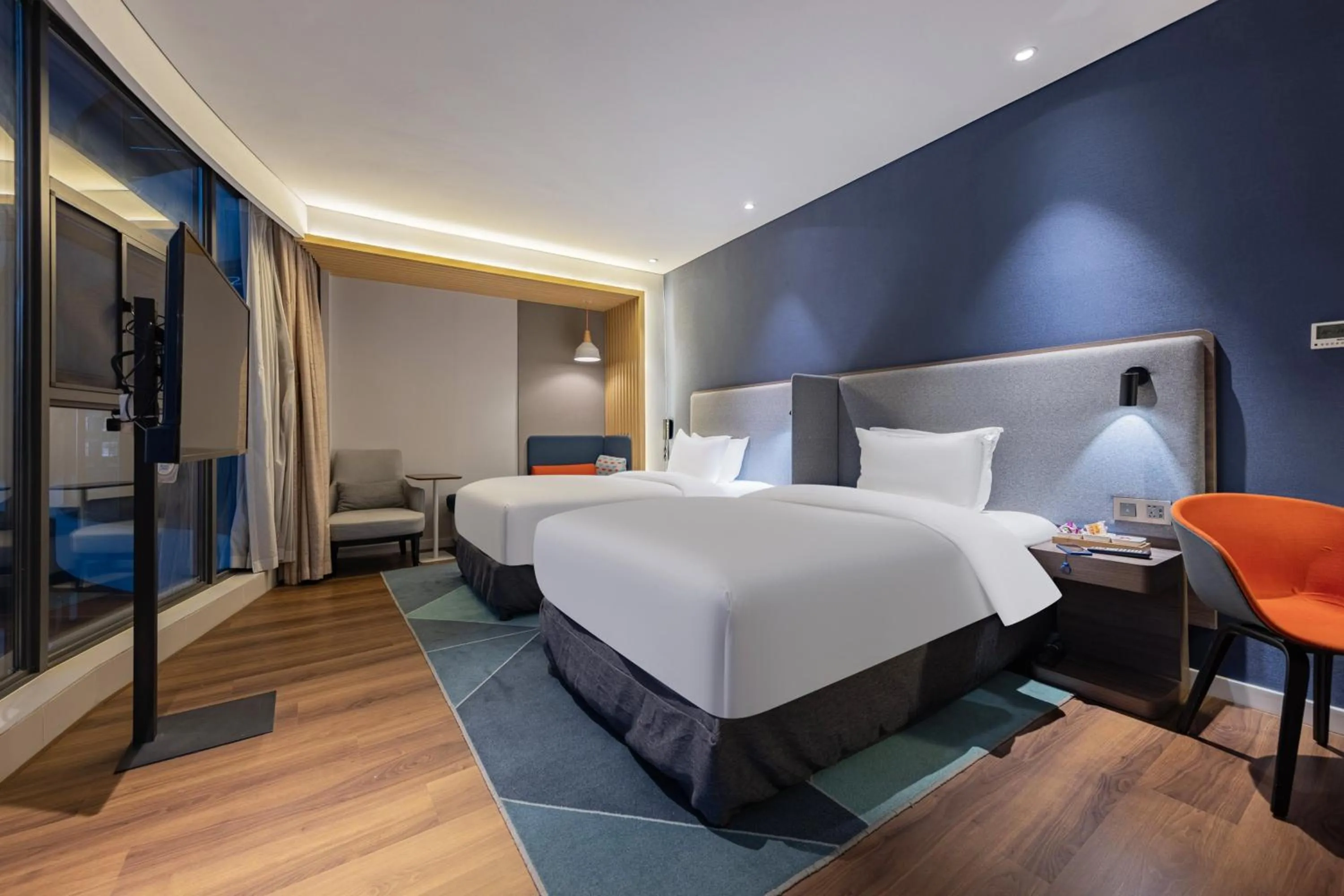 Photo of the whole room, Bed in Holiday Inn Express Yichang Riverside by IHG