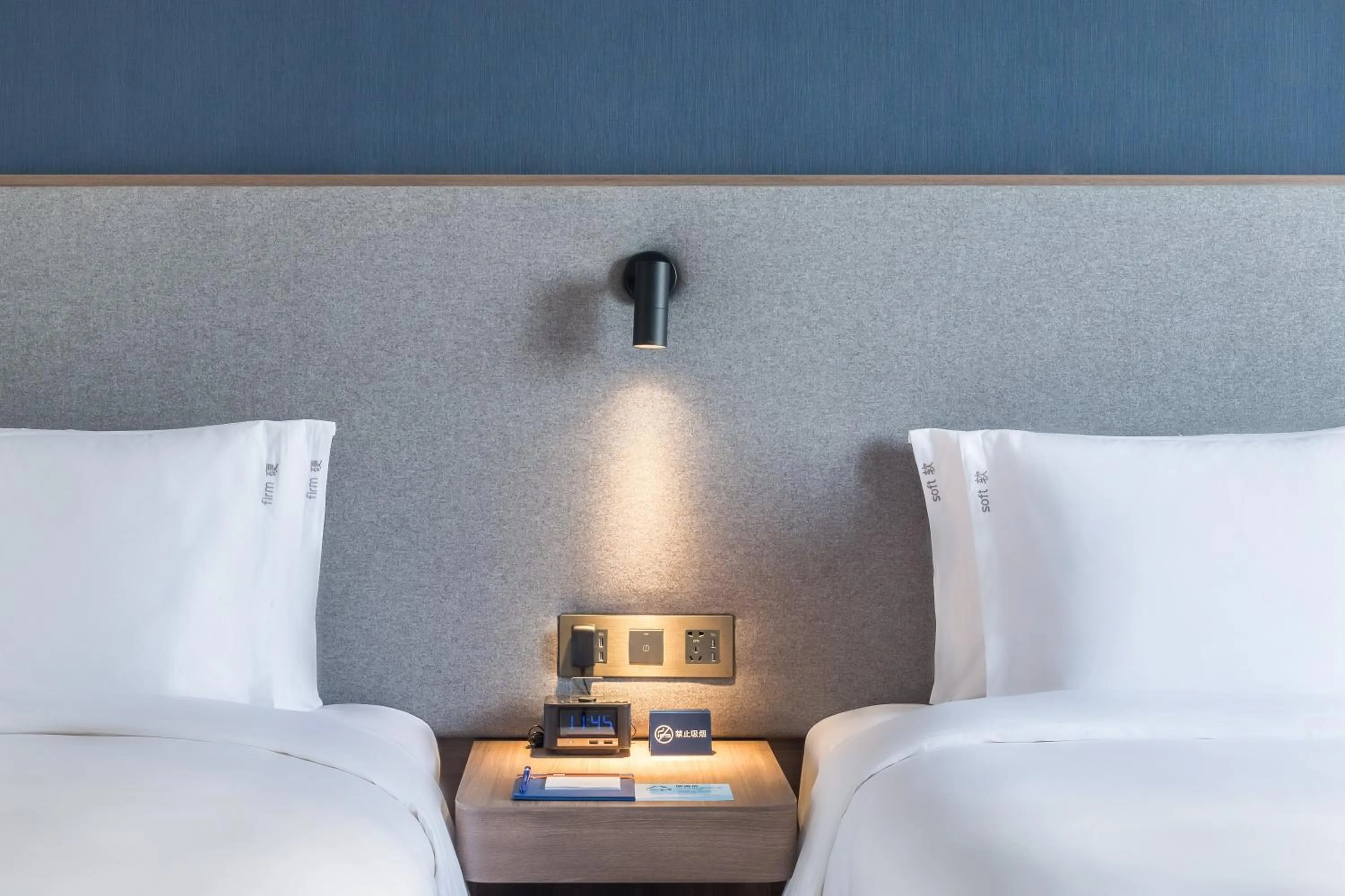 Photo of the whole room, Bed in Holiday Inn Express Xi'an Ancient Town West by IHG