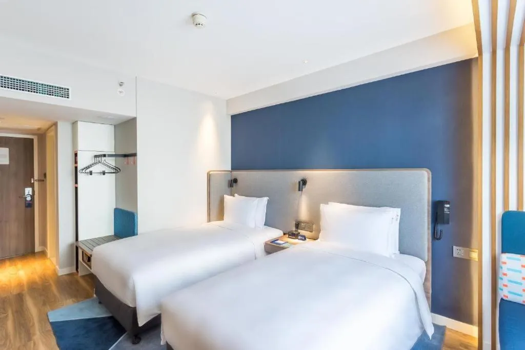 View (from property/room), Bed in Holiday Inn Express Xi'an Ancient Town West by IHG