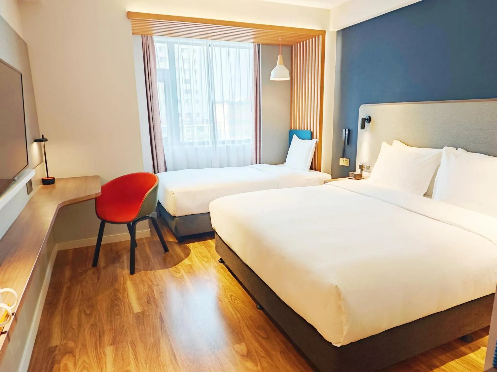 Photo of the whole room, Bed in Holiday Inn Express Xi'an Ancient Town West by IHG