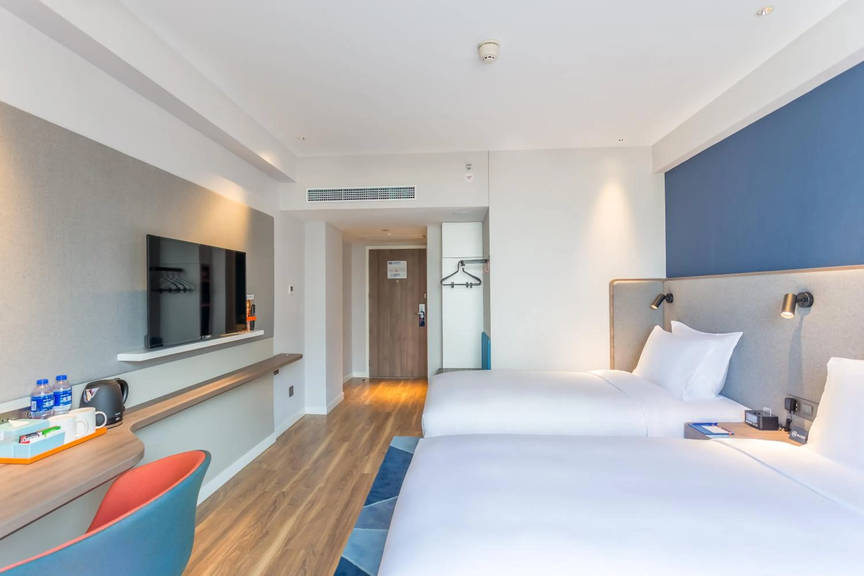 Photo of the whole room, Bed in Holiday Inn Express Xi'an Ancient Town West by IHG