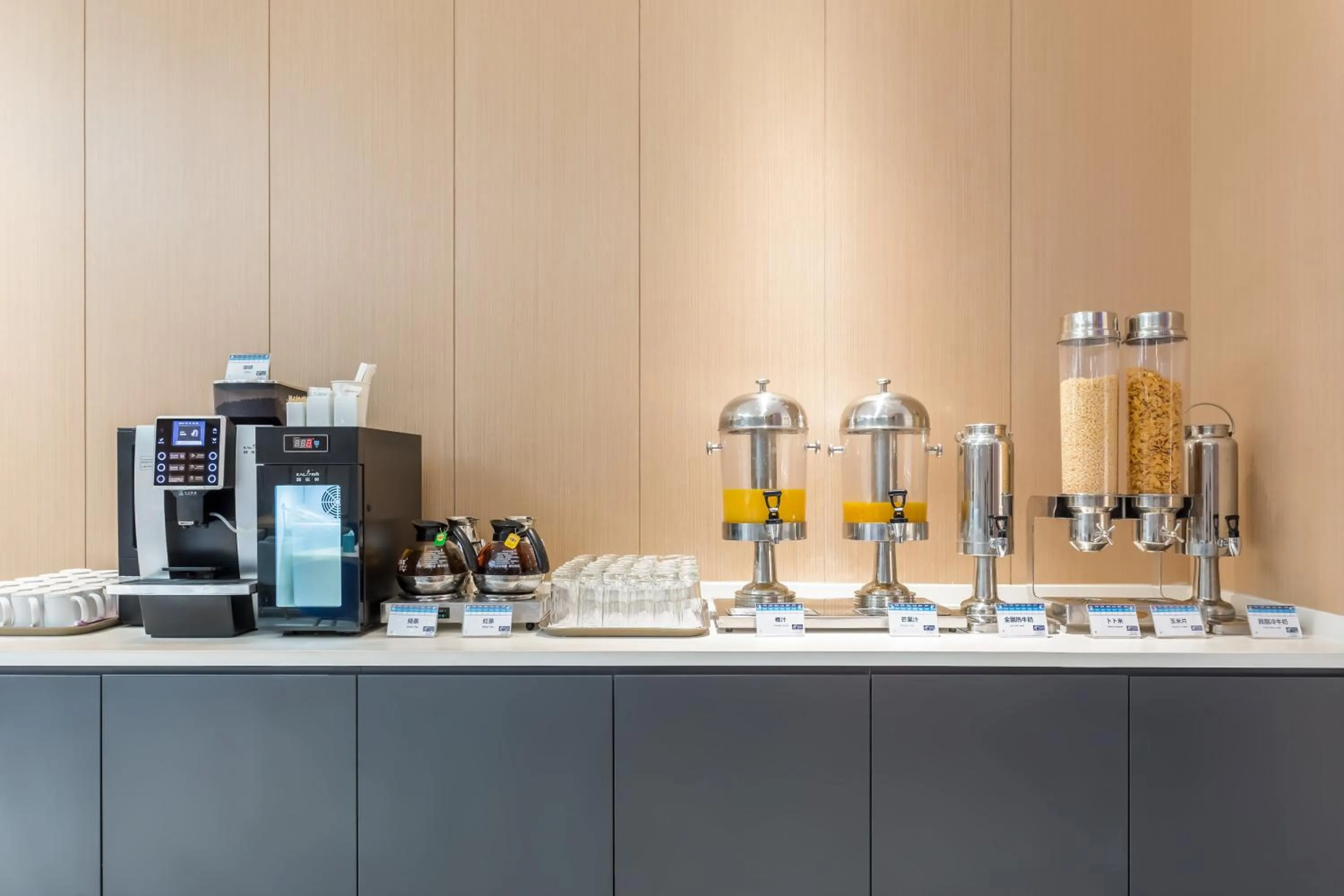 Photo of the whole room in Holiday Inn Express Xi'an Ancient Town West by IHG